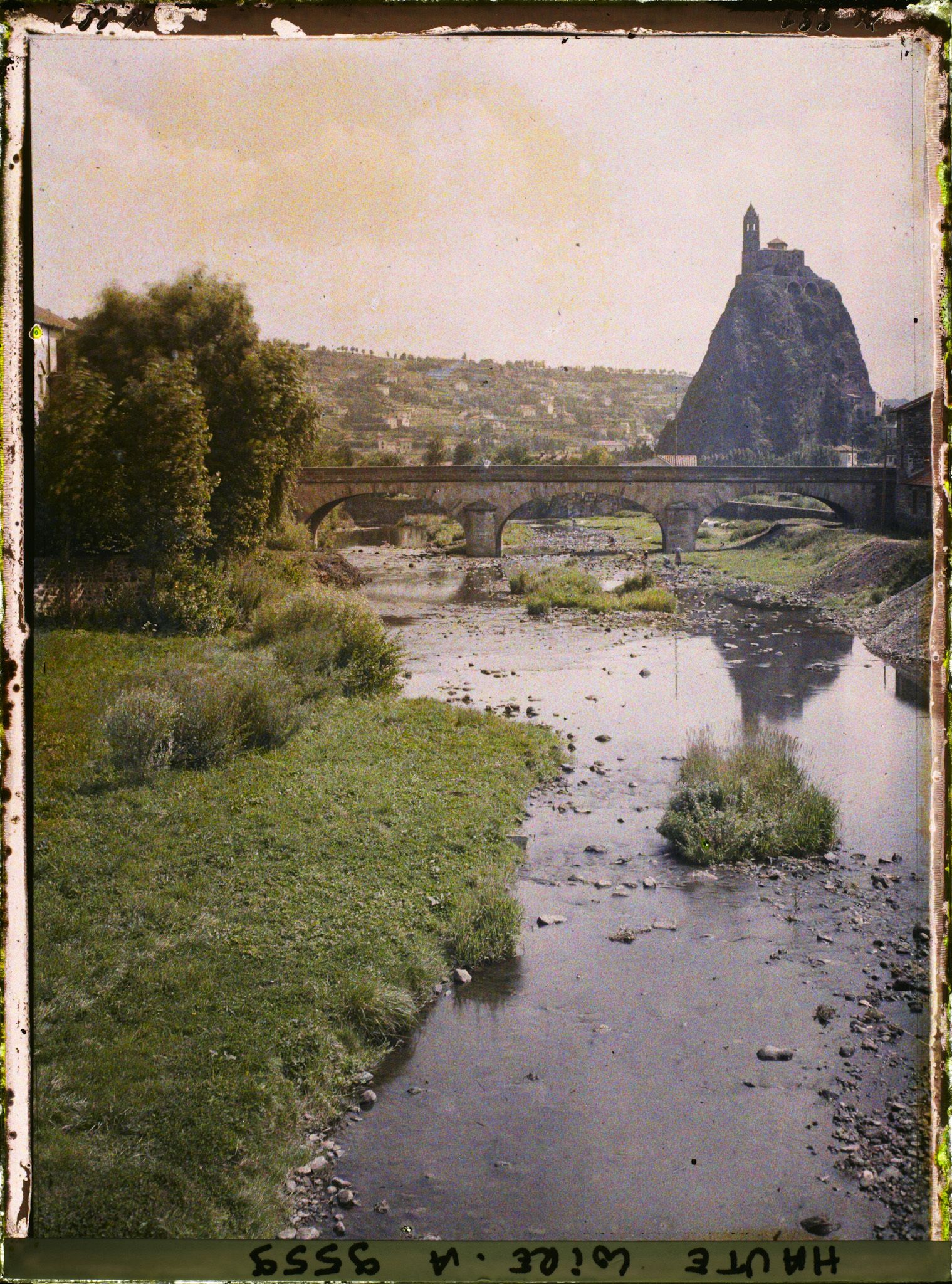 Image représentant Le Dolaizon? et le rocher Saint-Michel pris du Pont-Vieux
