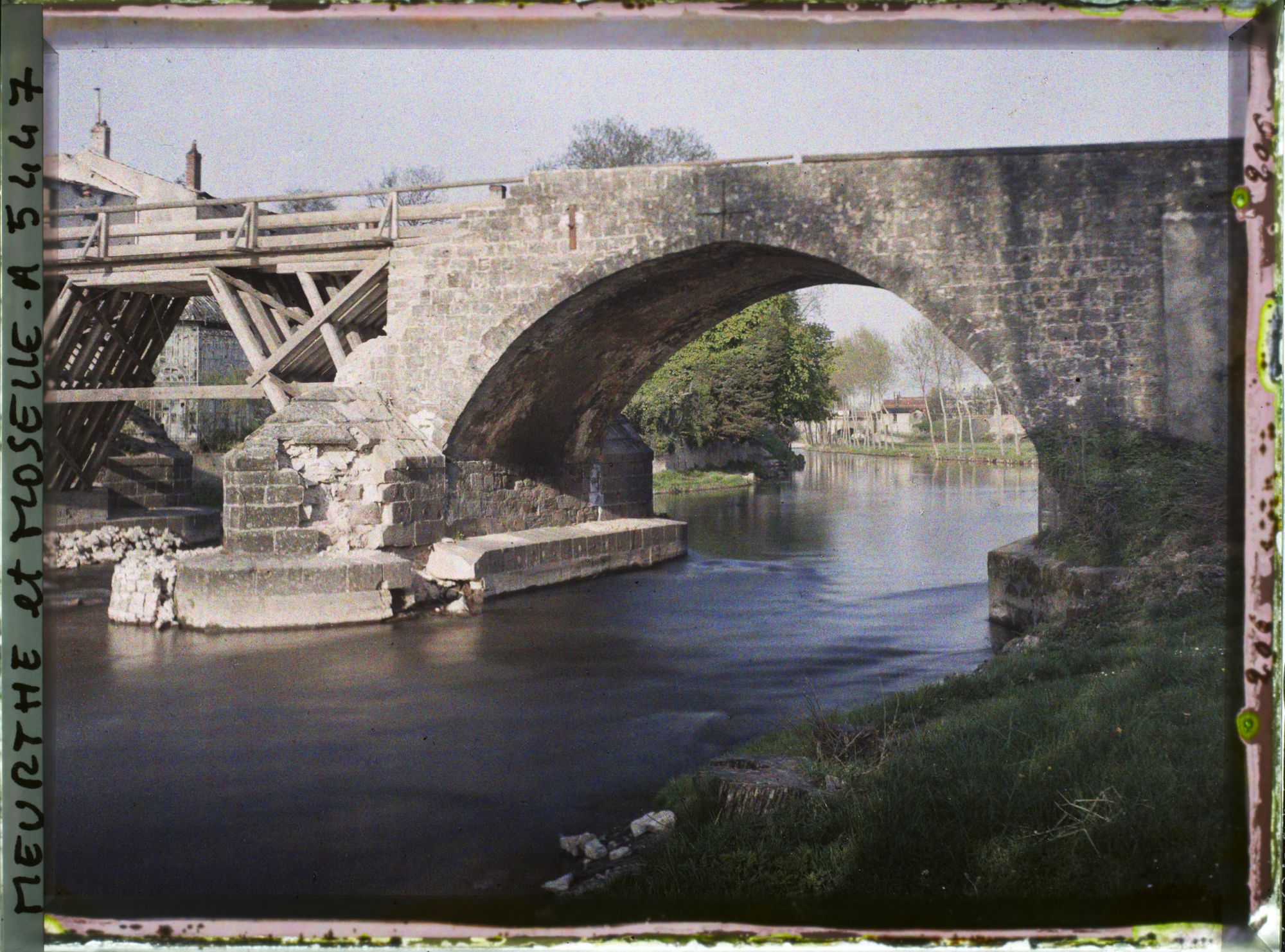 Image représentant France, Lunéville, Sous le Pont de la Meurthe.