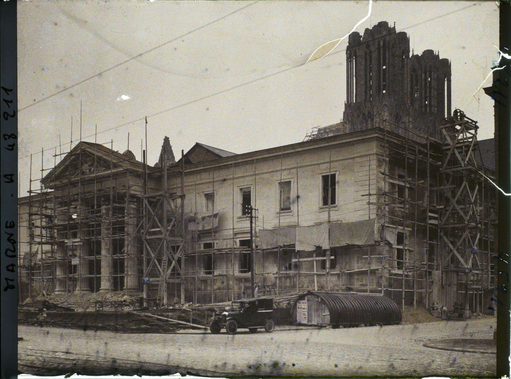 Image représentant France, Reims, Palais de Justice et Cathédrale