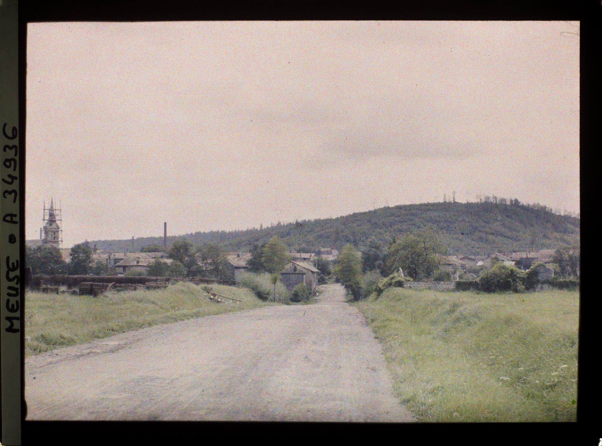 Image représentant France, Le Neufour, Vue des Islettes prise de la route du Claon