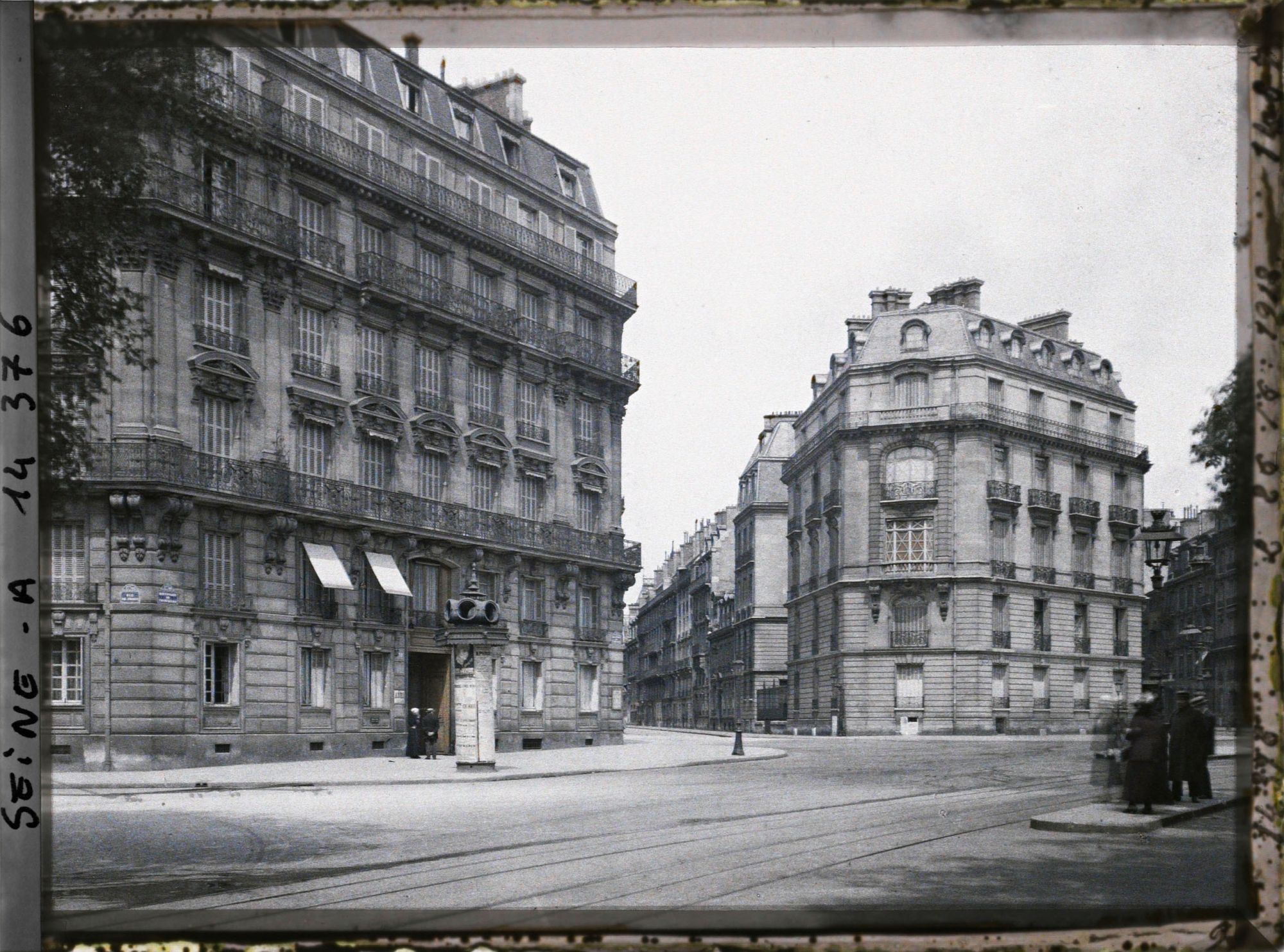 Image représentant Le boulevard de Courcelles et la place de la République-Dominicaine, les rues de Prony, de Phalsbourg et Georges-Berger au fond