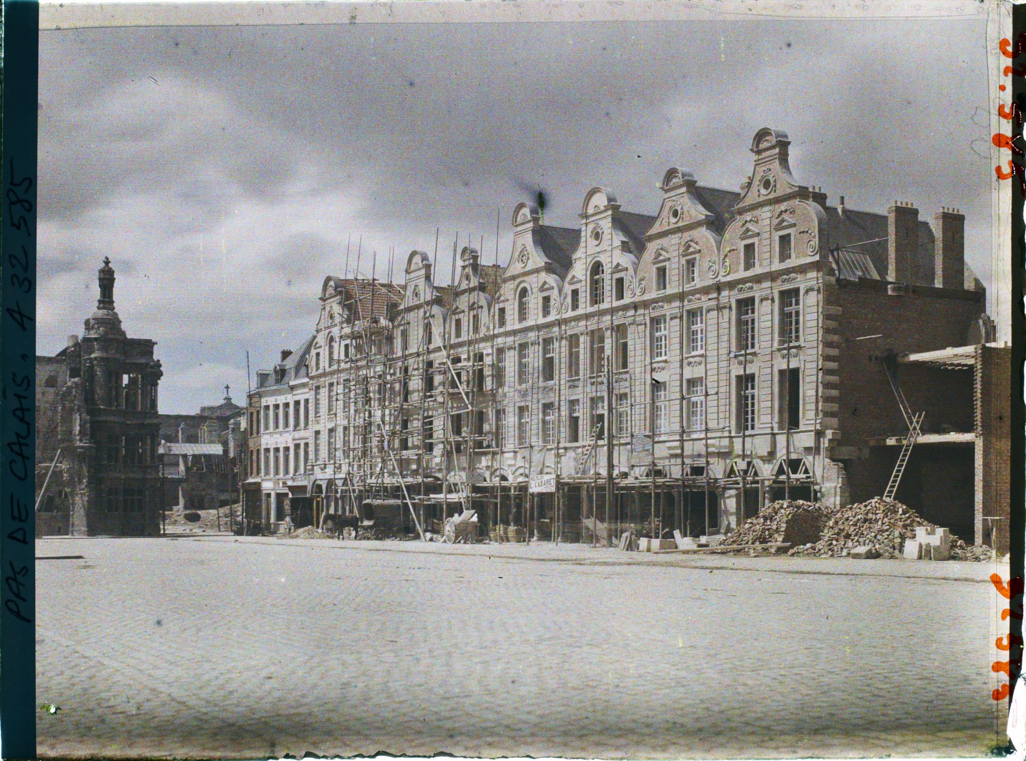 Image représentant France, Arras, Petite Place, maisons reconstruites dans leur Style