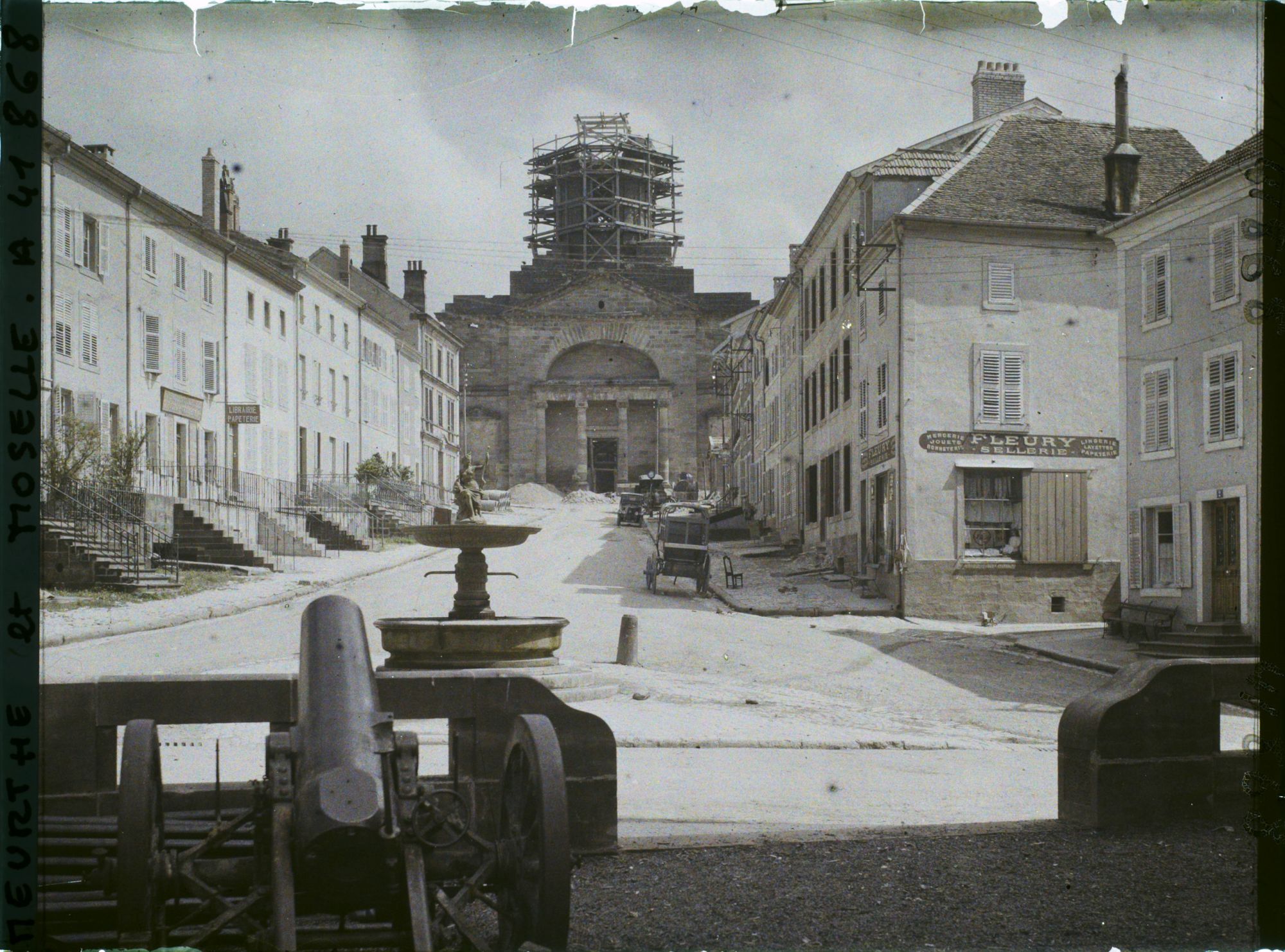 Image représentant France, Badonviller, Rue Gambetta vers l'Eglise