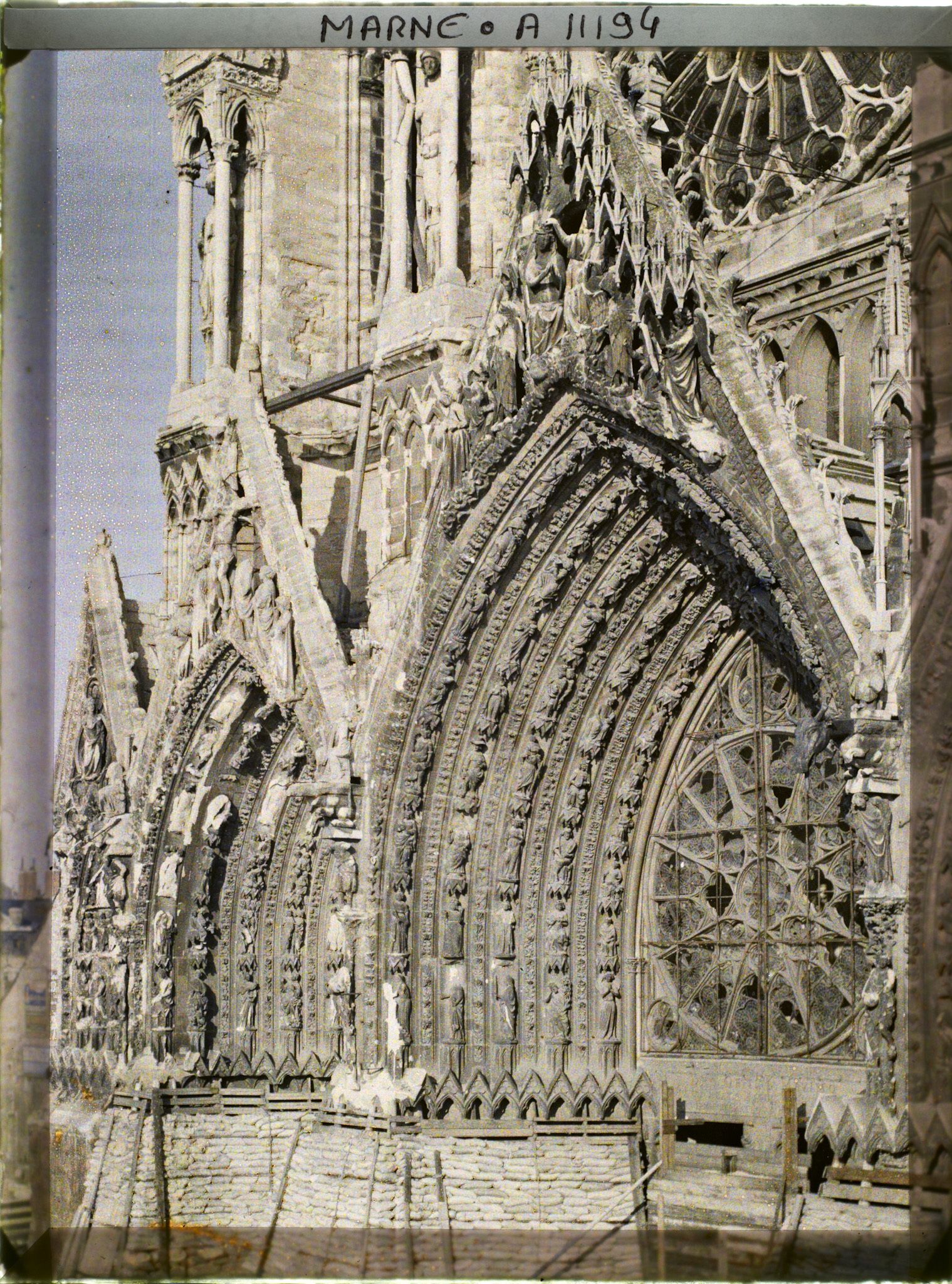 Image représentant Portail gauche et central de la cathédrale, façade occidentale