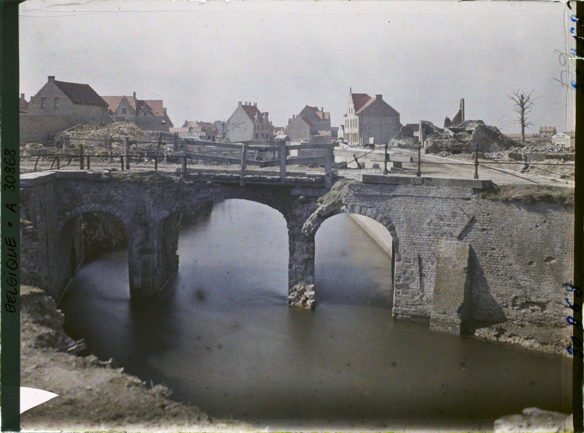Image représentant Belgique, Dixmude, Pont sur le Canal et maisons reconstruites