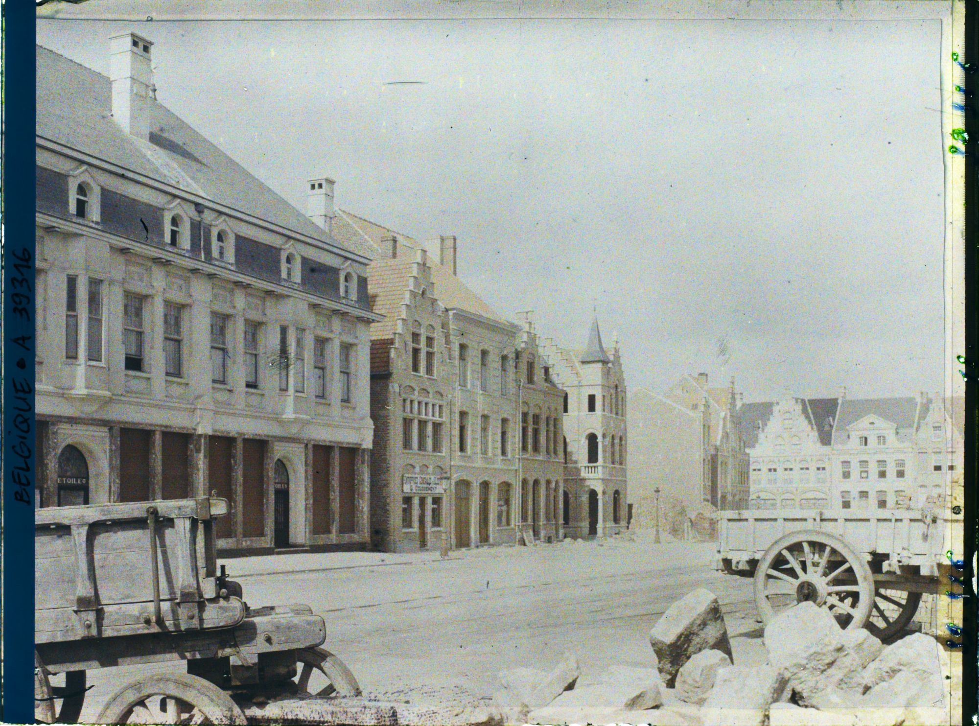 Image représentant Belgique, Ypres, Place Van den Peerboom