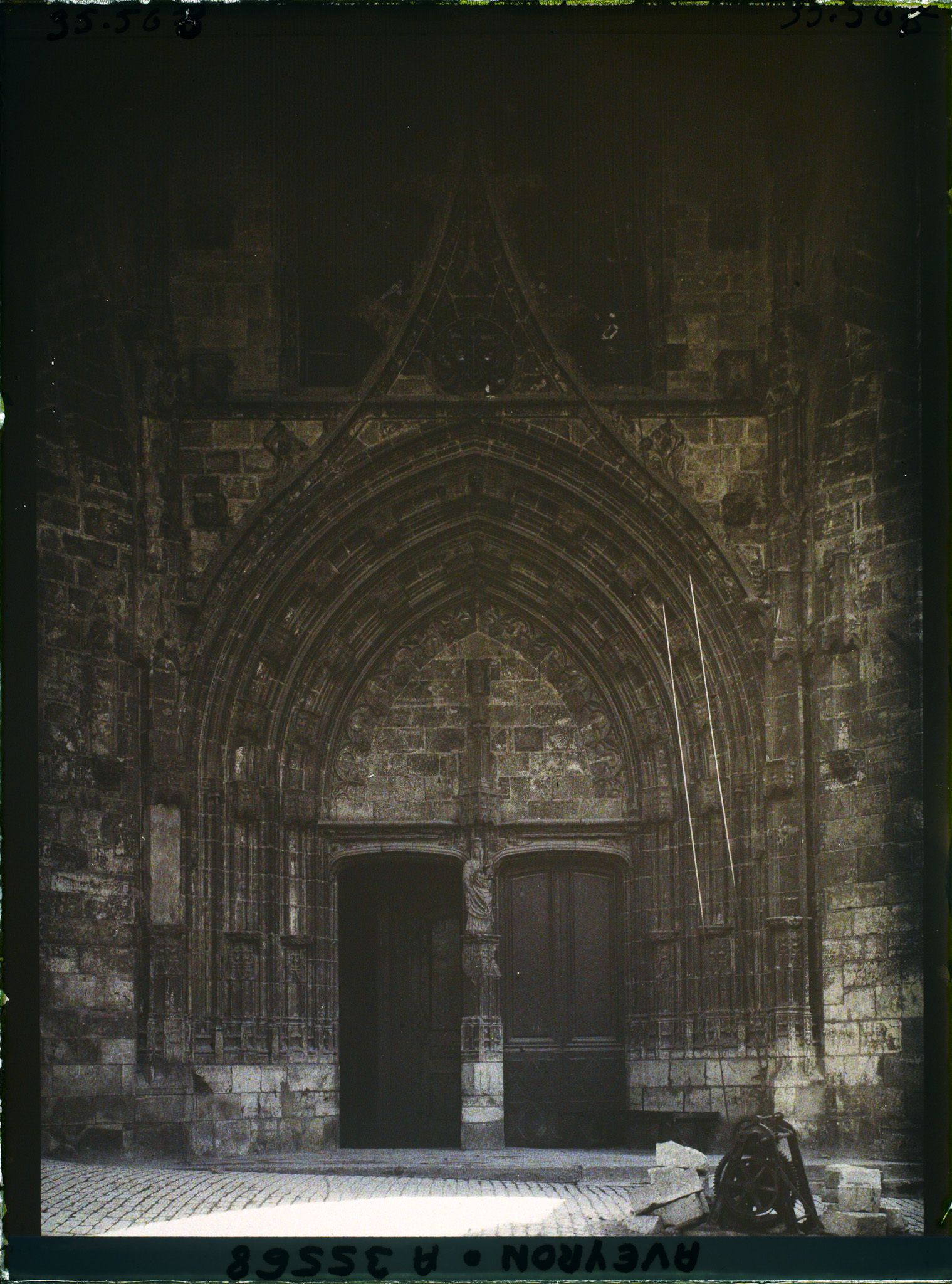 Image représentant Le portail de l'église Notre-Dame