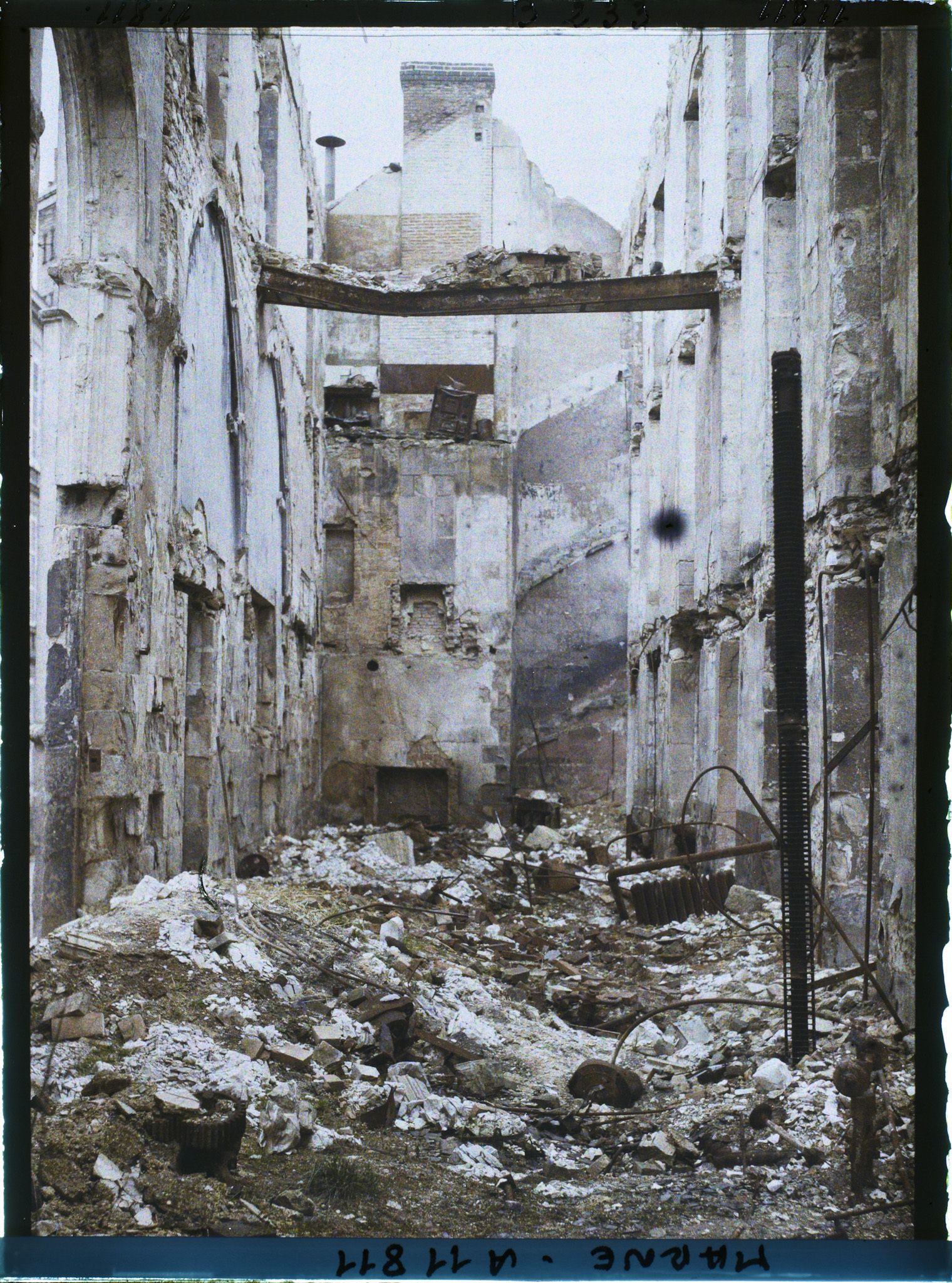 Image représentant France, Reims, Angle rue de l'Isle (Intérieur)