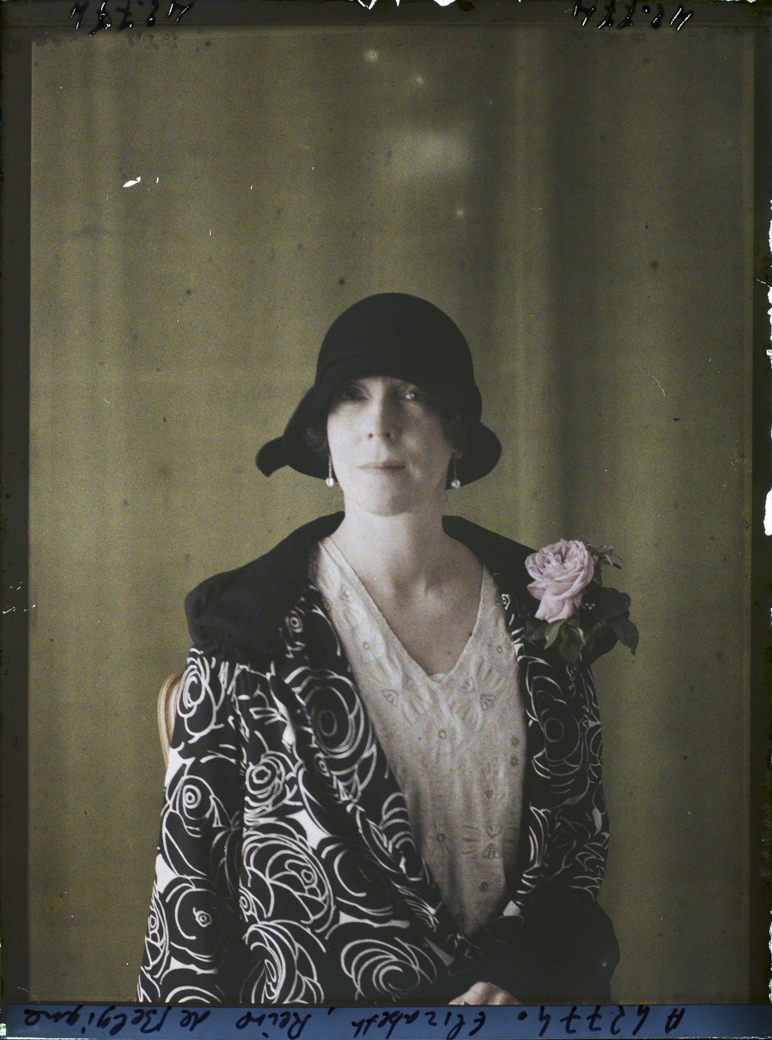 Image représentant Sa Majesté  https://musee-albert-kahn.s-museum.fr/home/NWQ2OTAwYzNmYjZlZTk1ZWQwODJmMjY4L2dlbmVyaWMtbm90aWNlLXRhYi9hdXRob3JpdHkvNjE3YTc5ZjVjZjhiODk2OGIzMzM3ZDIx/5d6900c3fb6ee95ed082f268/generic-notice-tab/authority/617a79ebcf8b8968b3336c84 Elizabeth, reine de Belgique