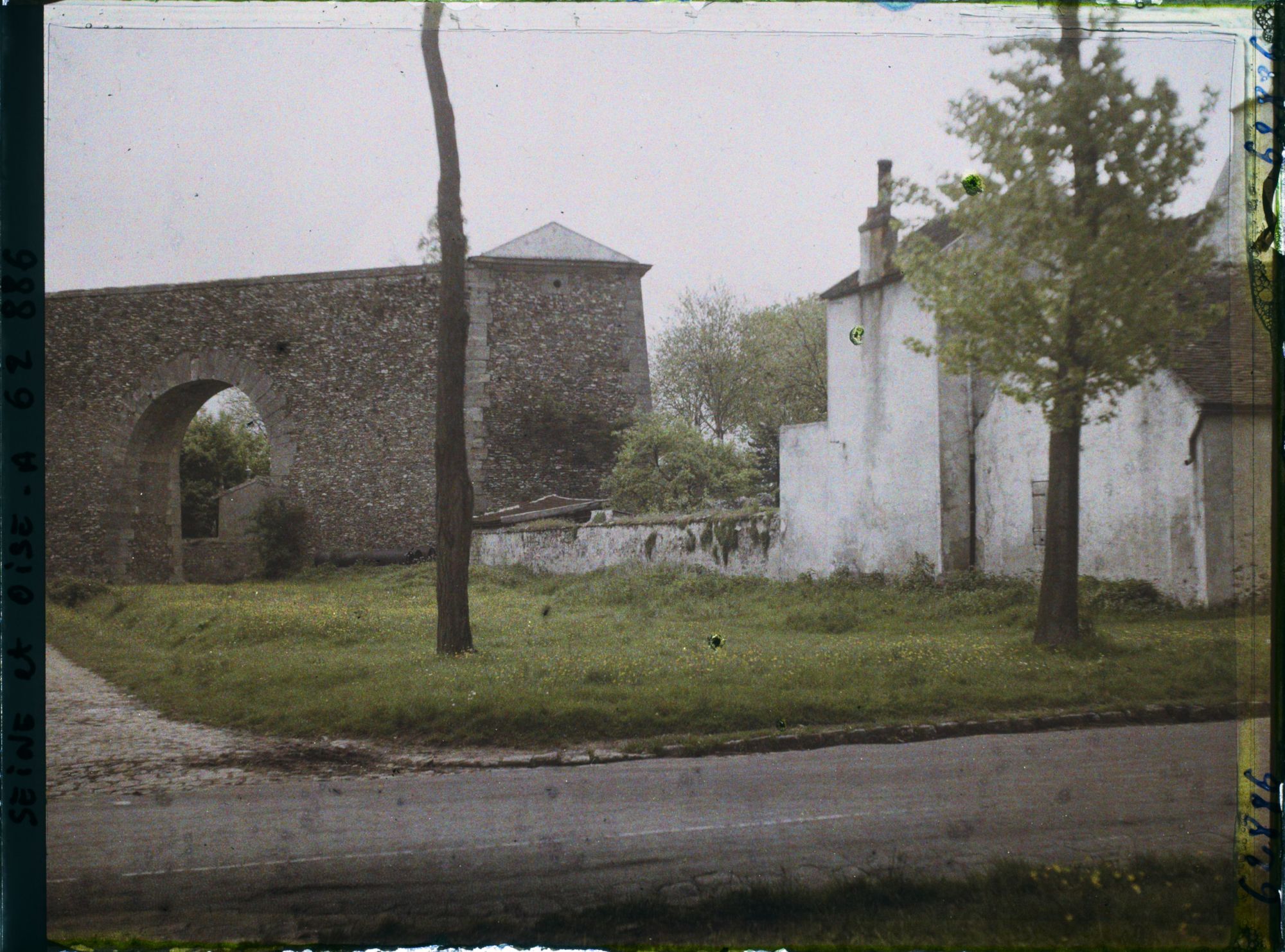 Image représentant France, Louveciennes, L'extremité de l'aqueduc