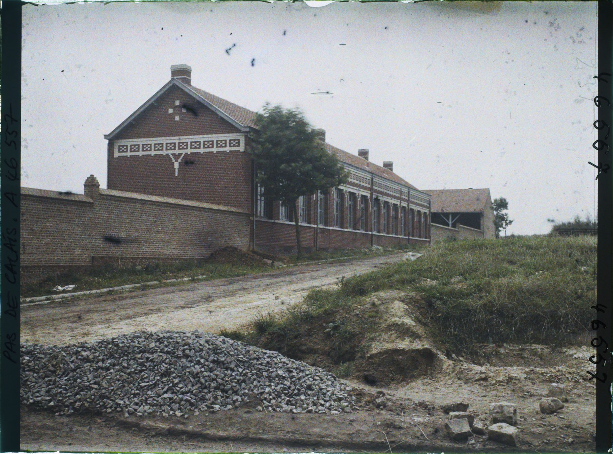 Image représentant France, Angres, Nouvelles Ecoles autre aspect