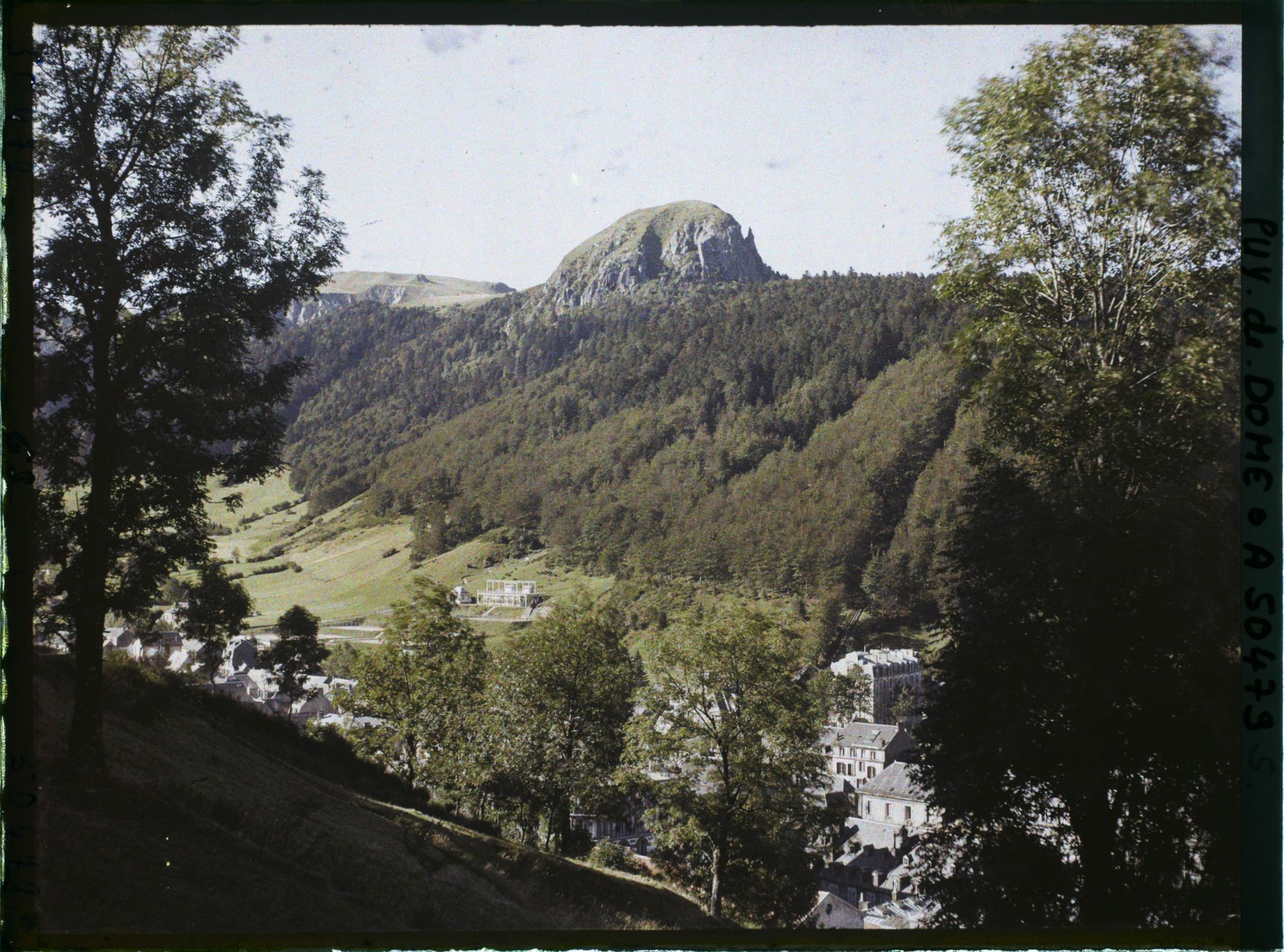 Image représentant France, Mont-Dore, Le Pic du Capucin - Vue prise au Chemin de Melchi - Roze