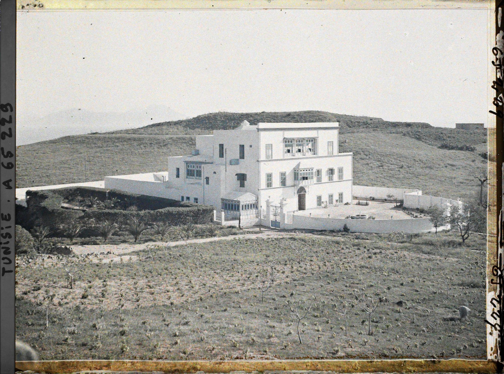 Image représentant Une grande villa