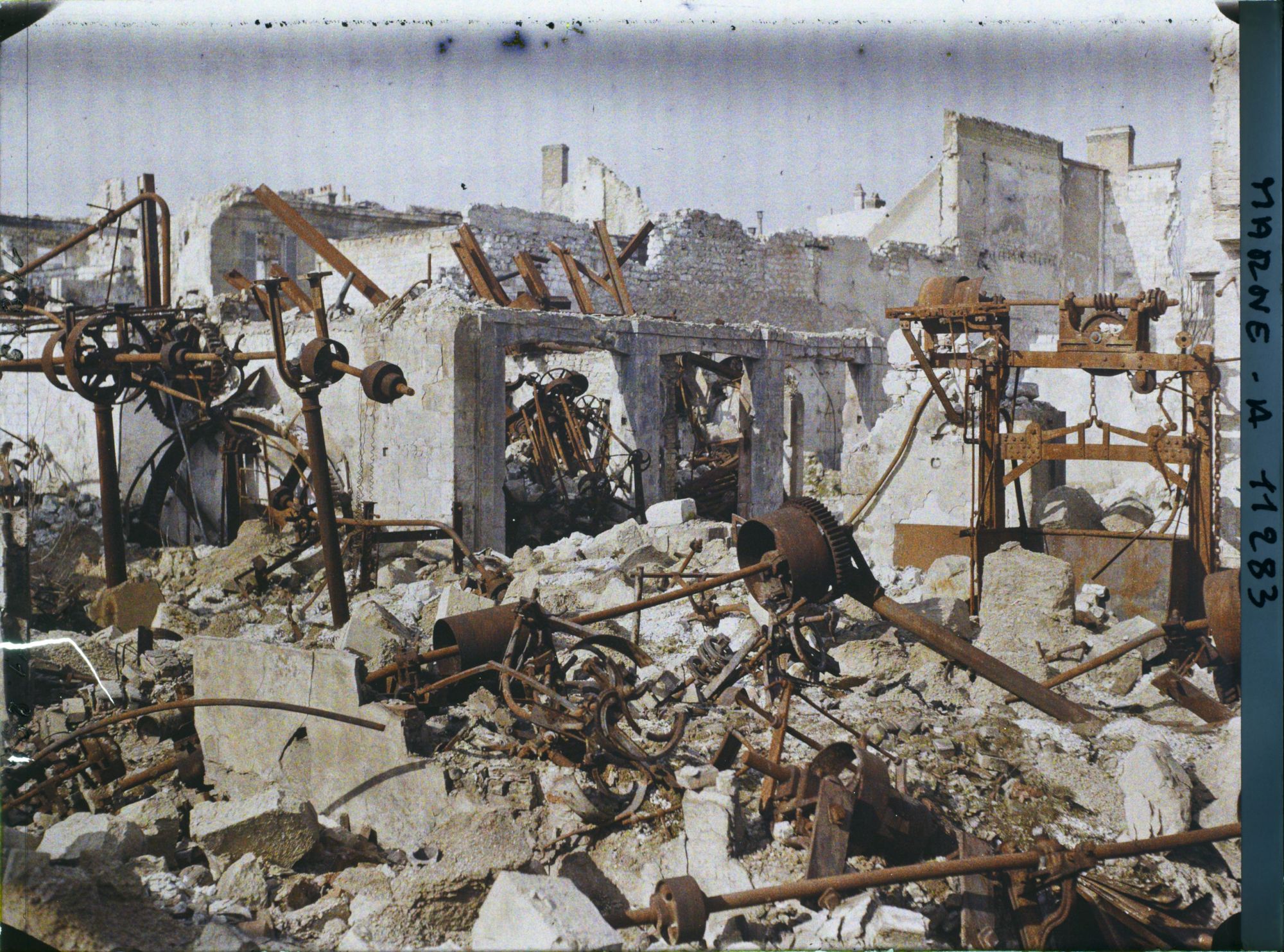 Image représentant Usine en ruine, rue des Trois Raisinets