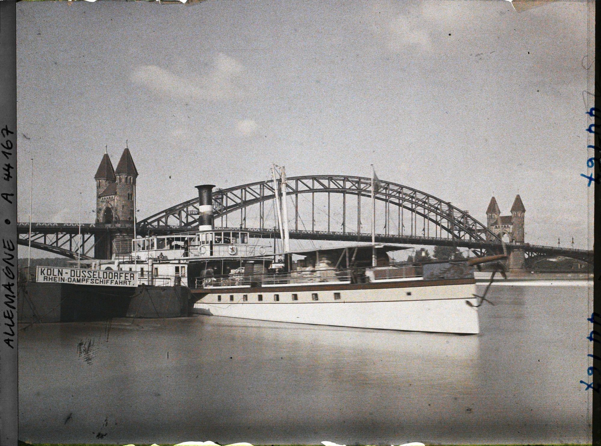Image représentant Le Pont et l'embarcadère des Bâteaux du Rhin