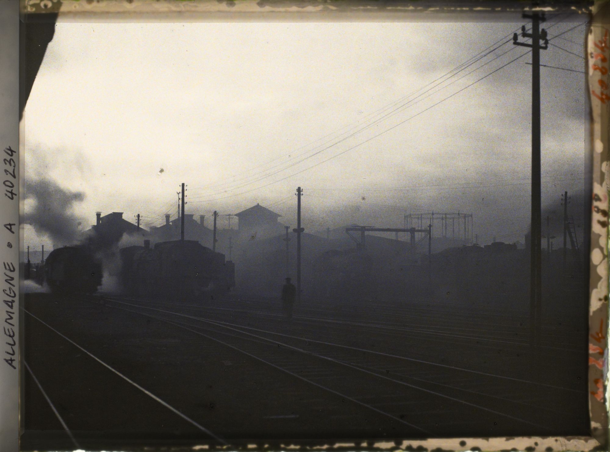 Image représentant Prusse, Düren, Gare de Düren, locomotives, (Ciel, le soir)