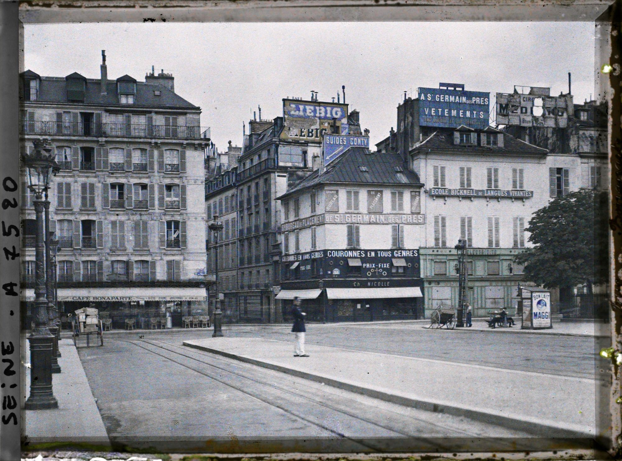 Image représentant L'actuelle place Jean-Paul Sartre et Simone de Beauvoir, l'angle des rues Bonaparte et de l'Abbaye