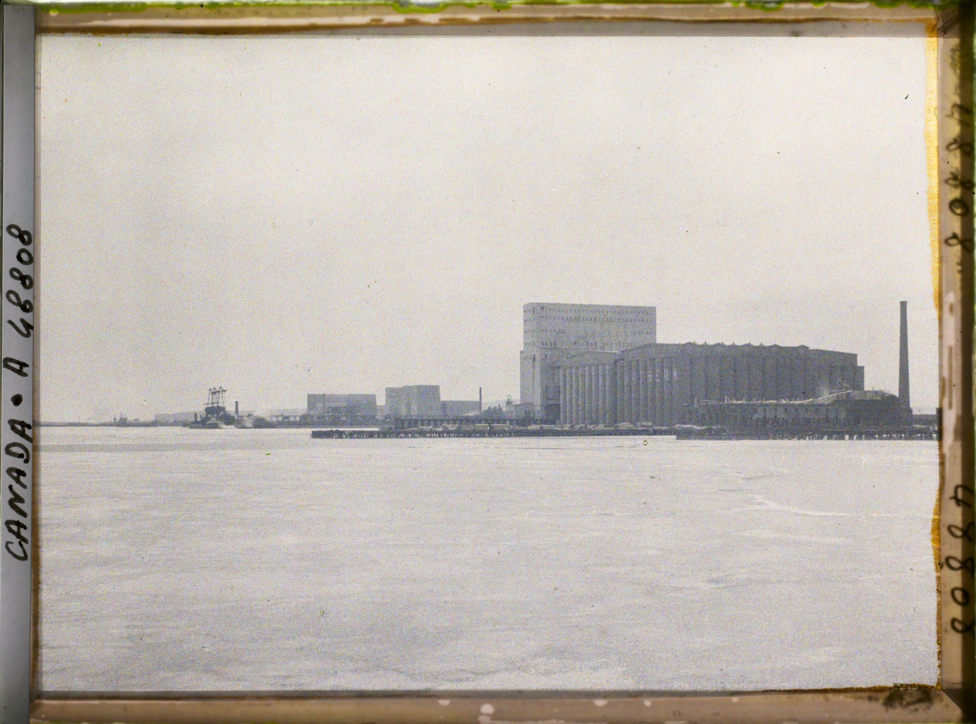 Image représentant Canada, Port Arthur, Contre Jour sur les grands élévateurs