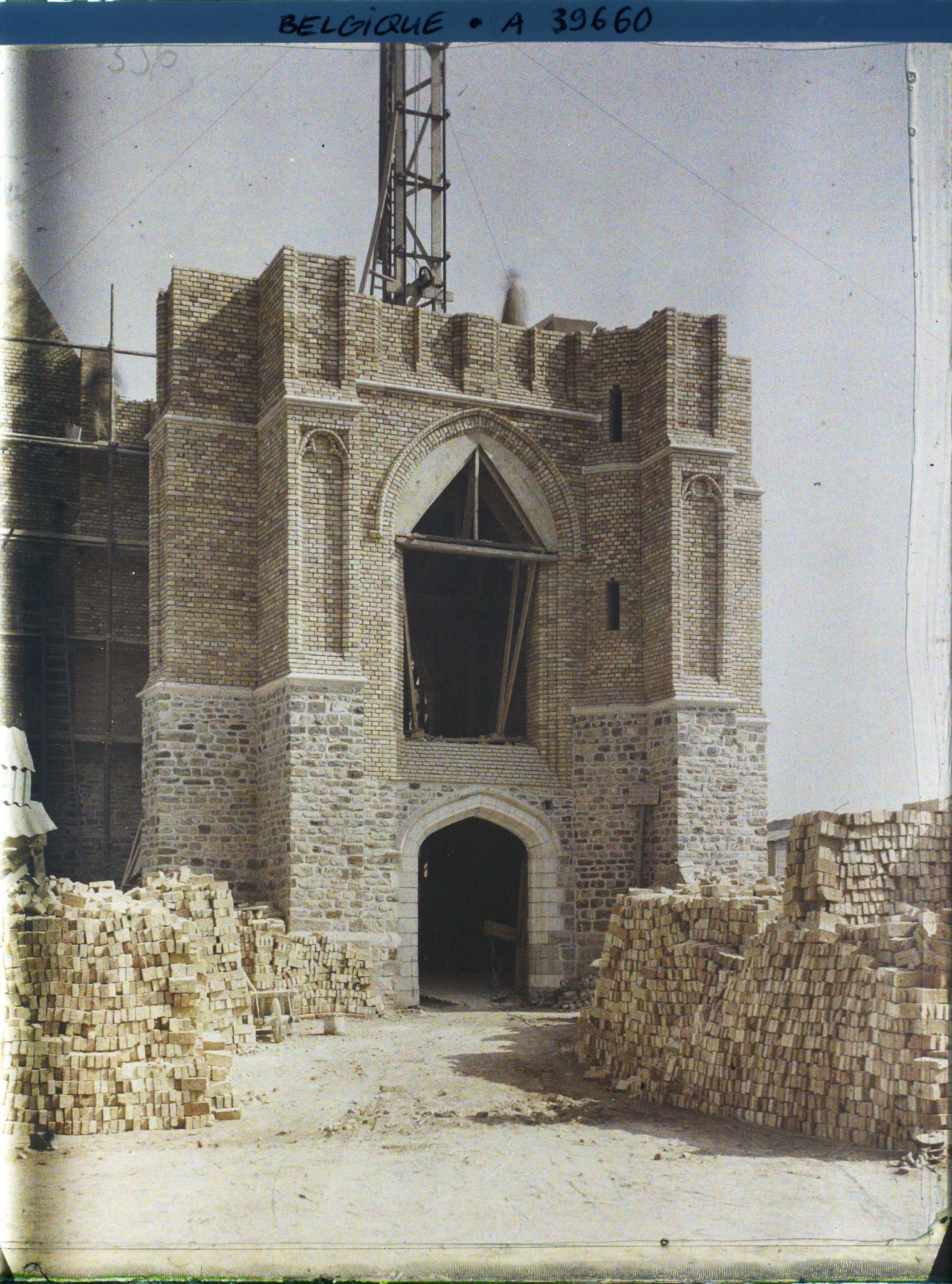 Image représentant Belgique, Zillebeke, Façade de l'Eglise en reconstruction