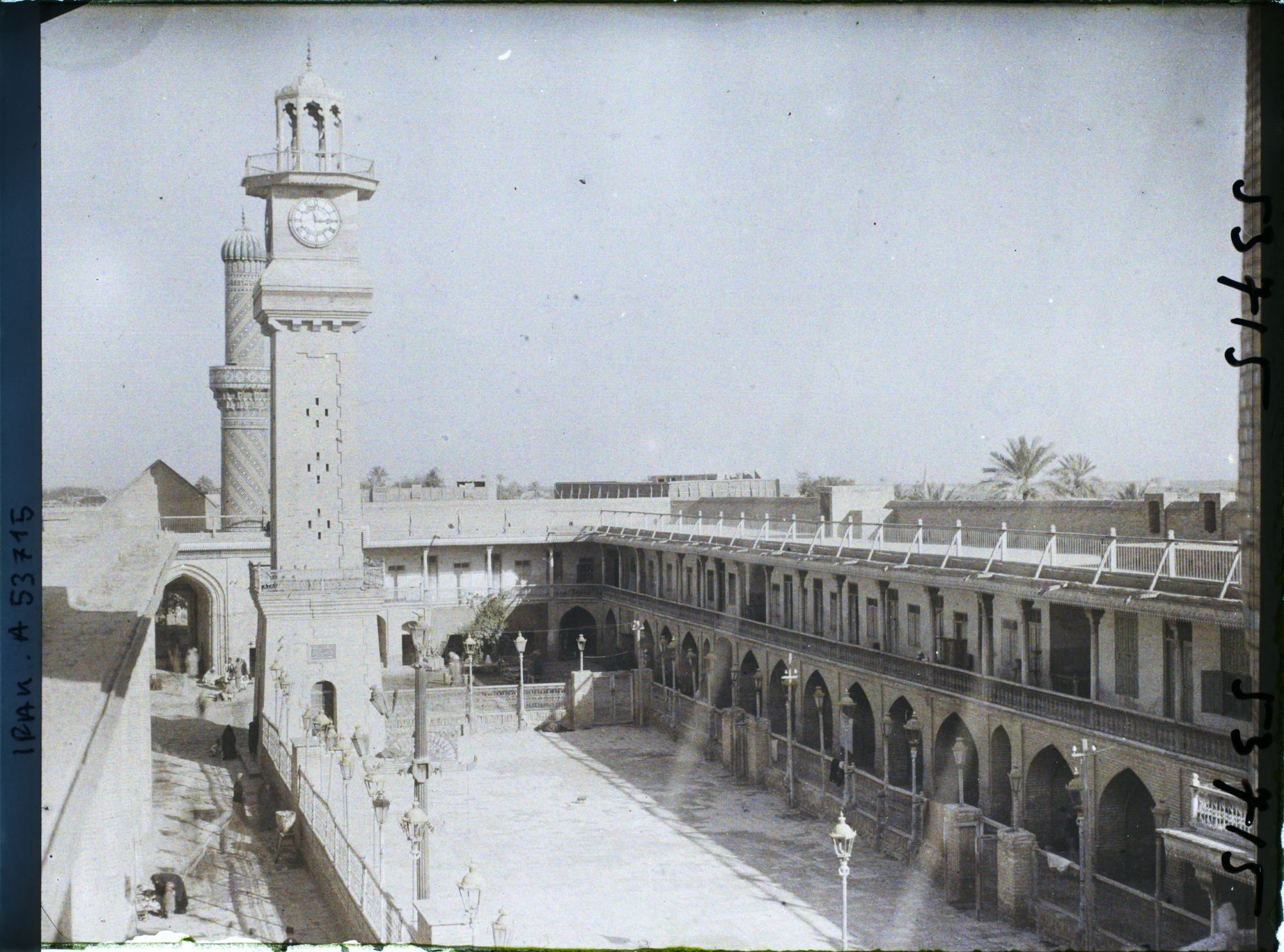 Image représentant Cour de la mosquée du Cheikh Abdel-Kader el-Gaïlani (XVIIe siècle)