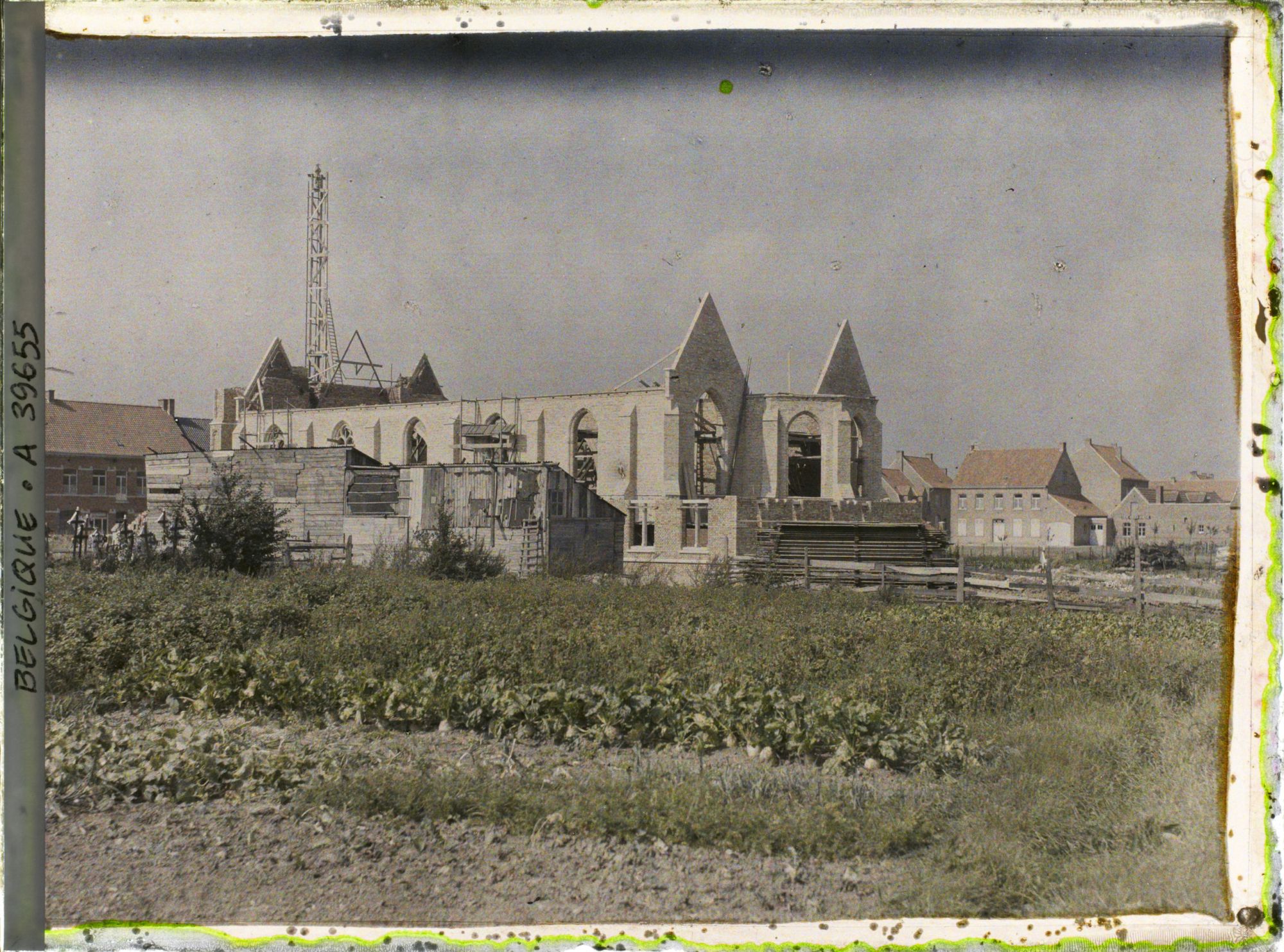 Image représentant Belgique, Zillebeke, Eglise en reconstruction (abside)