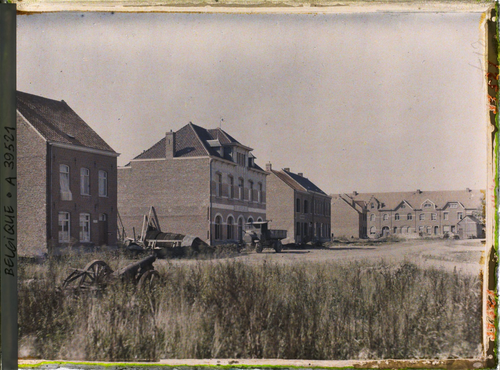 Image représentant Belgique, Messines, Place de l'Hôtel de Ville