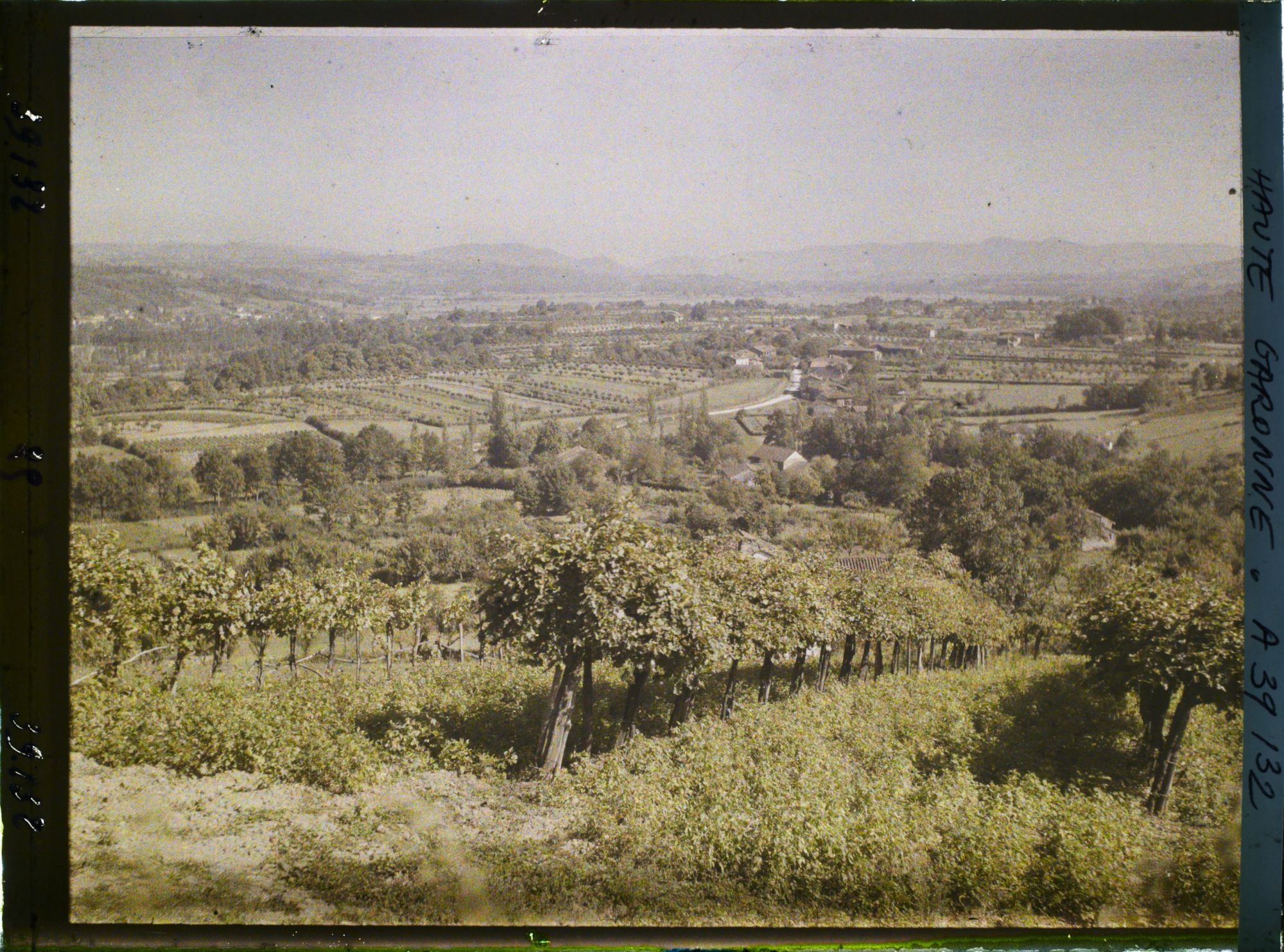 Image représentant France, Montespan (Hte Garonne), Vue prise de la montée du Château
