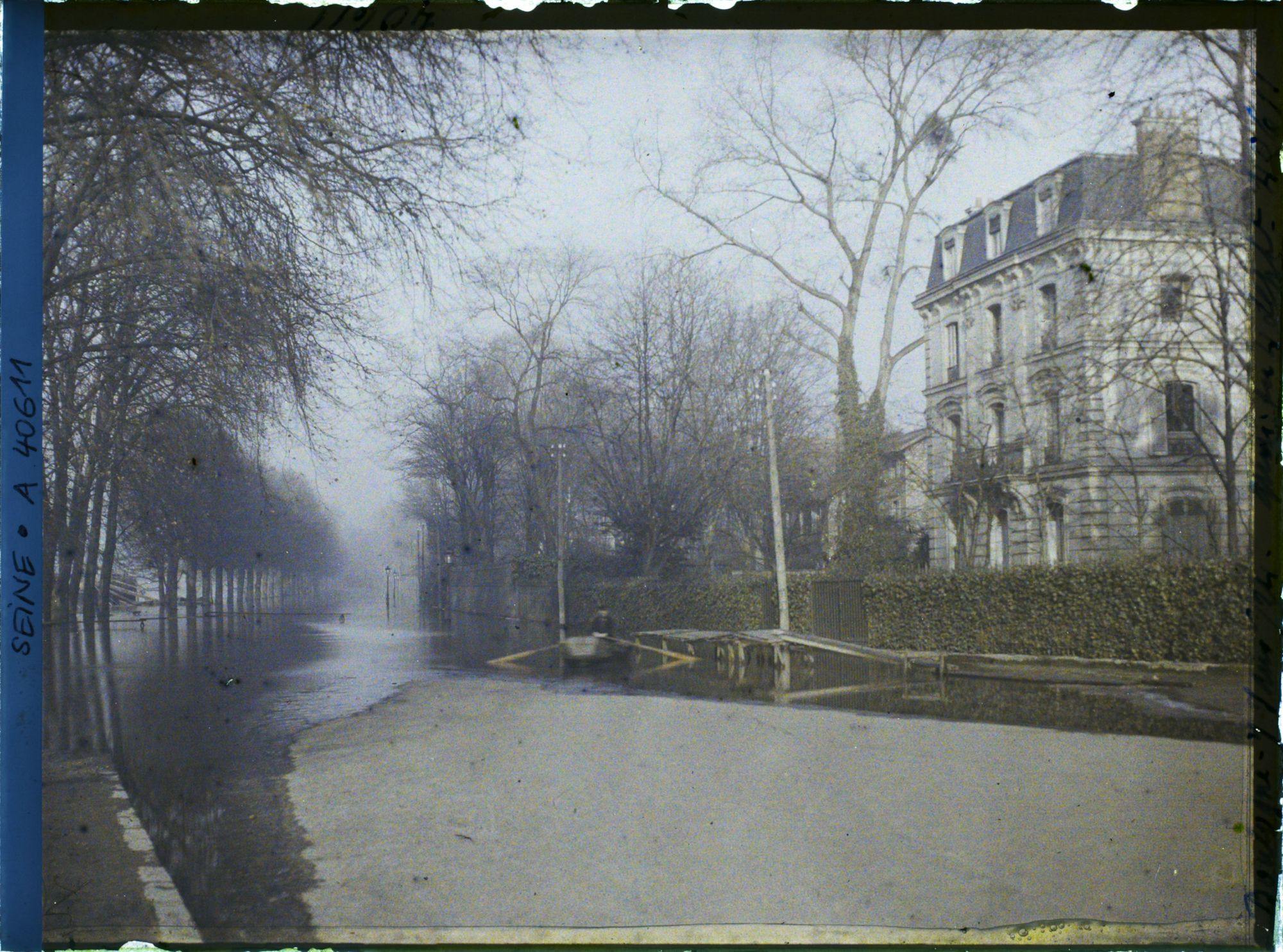 Image représentant Inondations des quais devant le Cercle Autour du Monde, propriété d'Albert Kahn