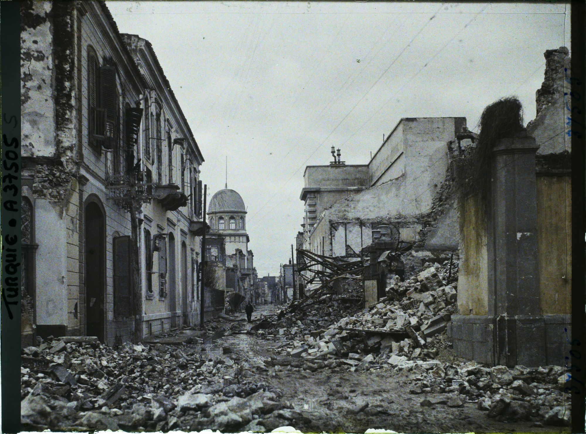 Image représentant Turquie, Smyrne, Un aspect de la rue parallèle vers l'Ecole Italienne