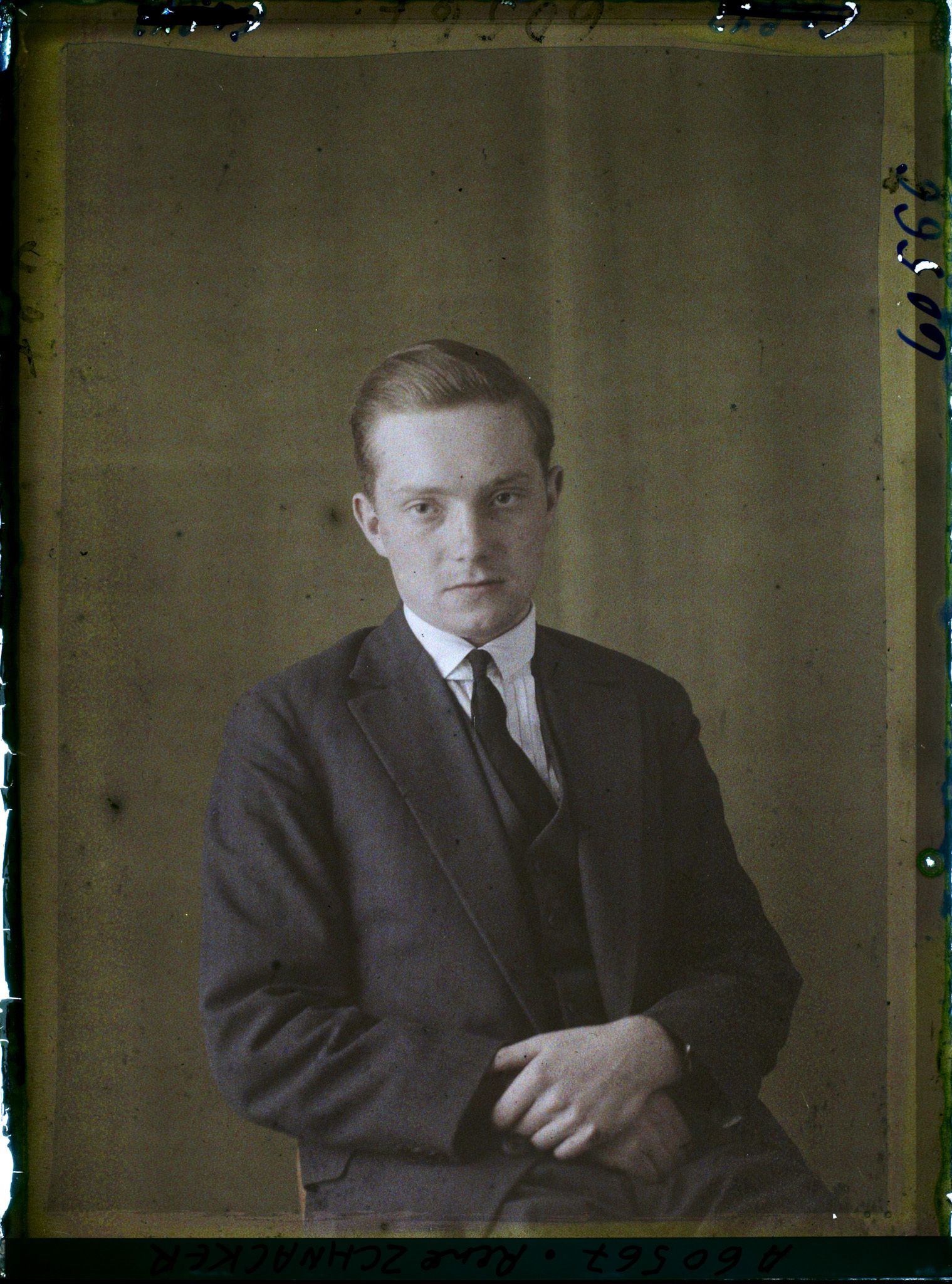 Image représentant Monsieur  https://musee-albert-kahn.s-museum.fr/home/NWQ2OTAwYzNmYjZlZTk1ZWQwODJmMjY4L2dlbmVyaWMtbm90aWNlLXRhYi9hdXRob3JpdHkvNjE3YTc5ZjVjZjhiODk2OGIzMzM3ZDIx/5d6900c3fb6ee95ed082f268/generic-notice-tab/authority/617a79ebcf8b8968b3337ab5 René Zehnacker