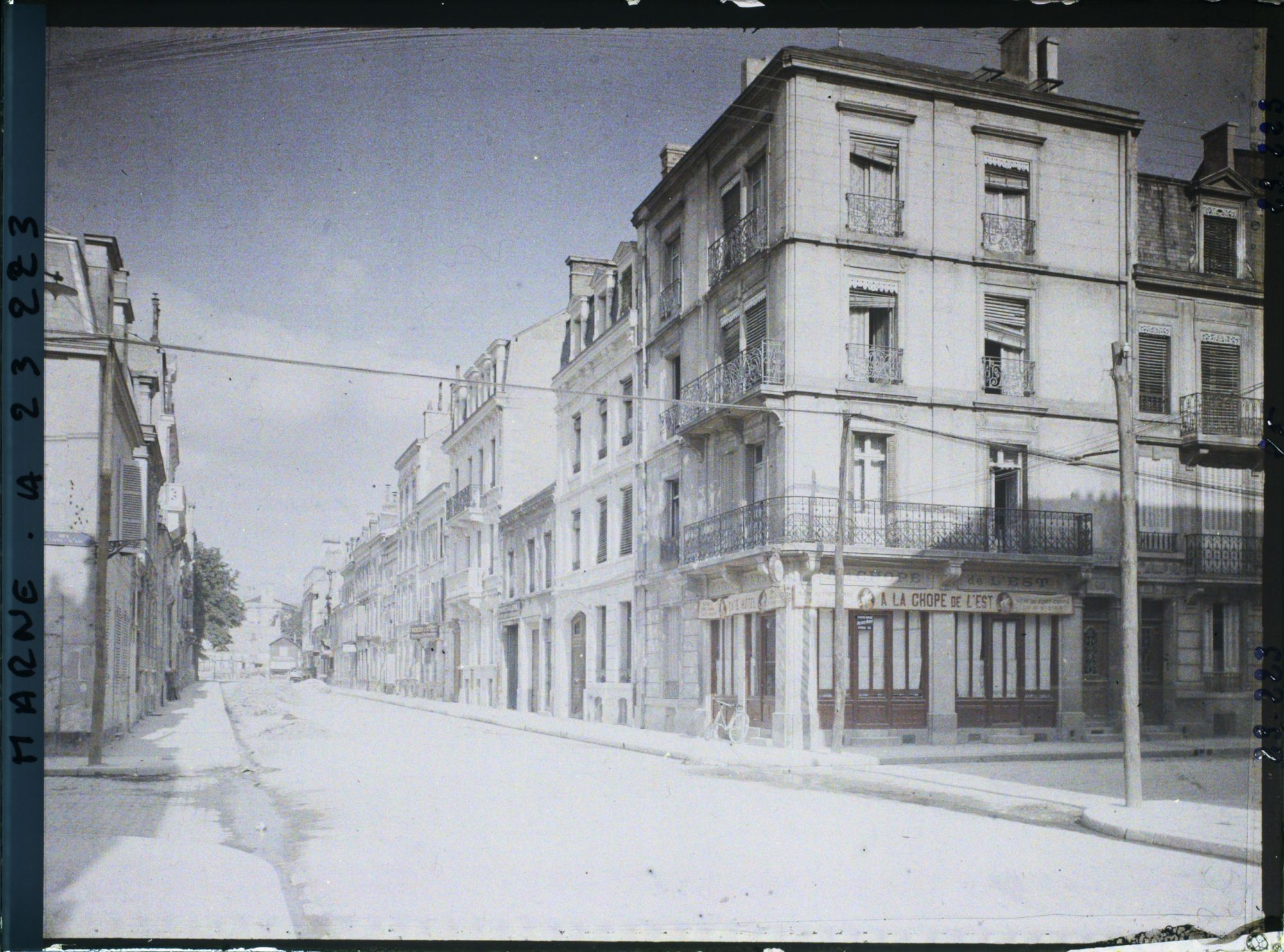 Image représentant France, Reims, Rue de Chatives, la reconstruction