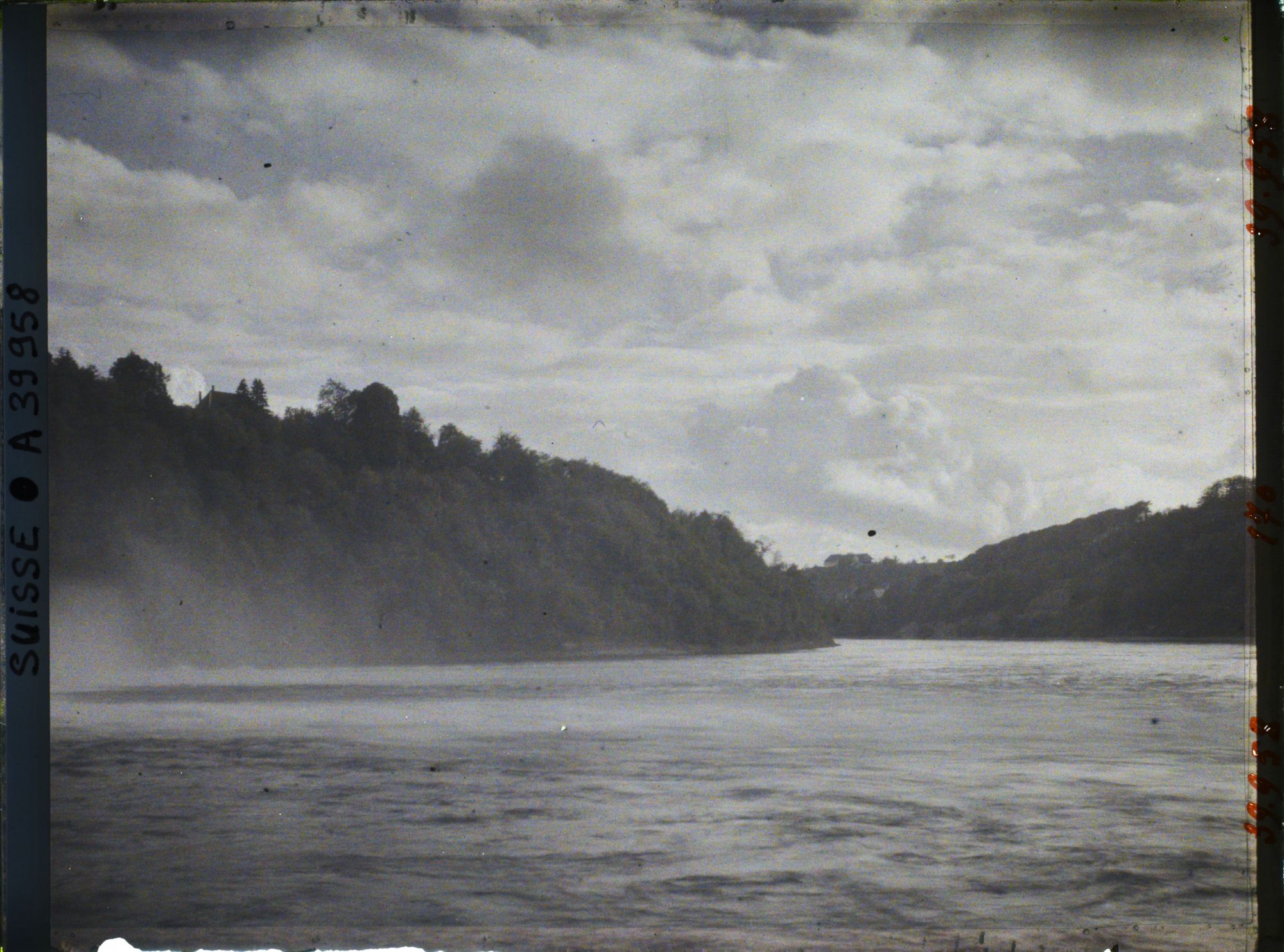 Image représentant Le Rhin en aval des chutes du Rhin vus du Rheinfallquai