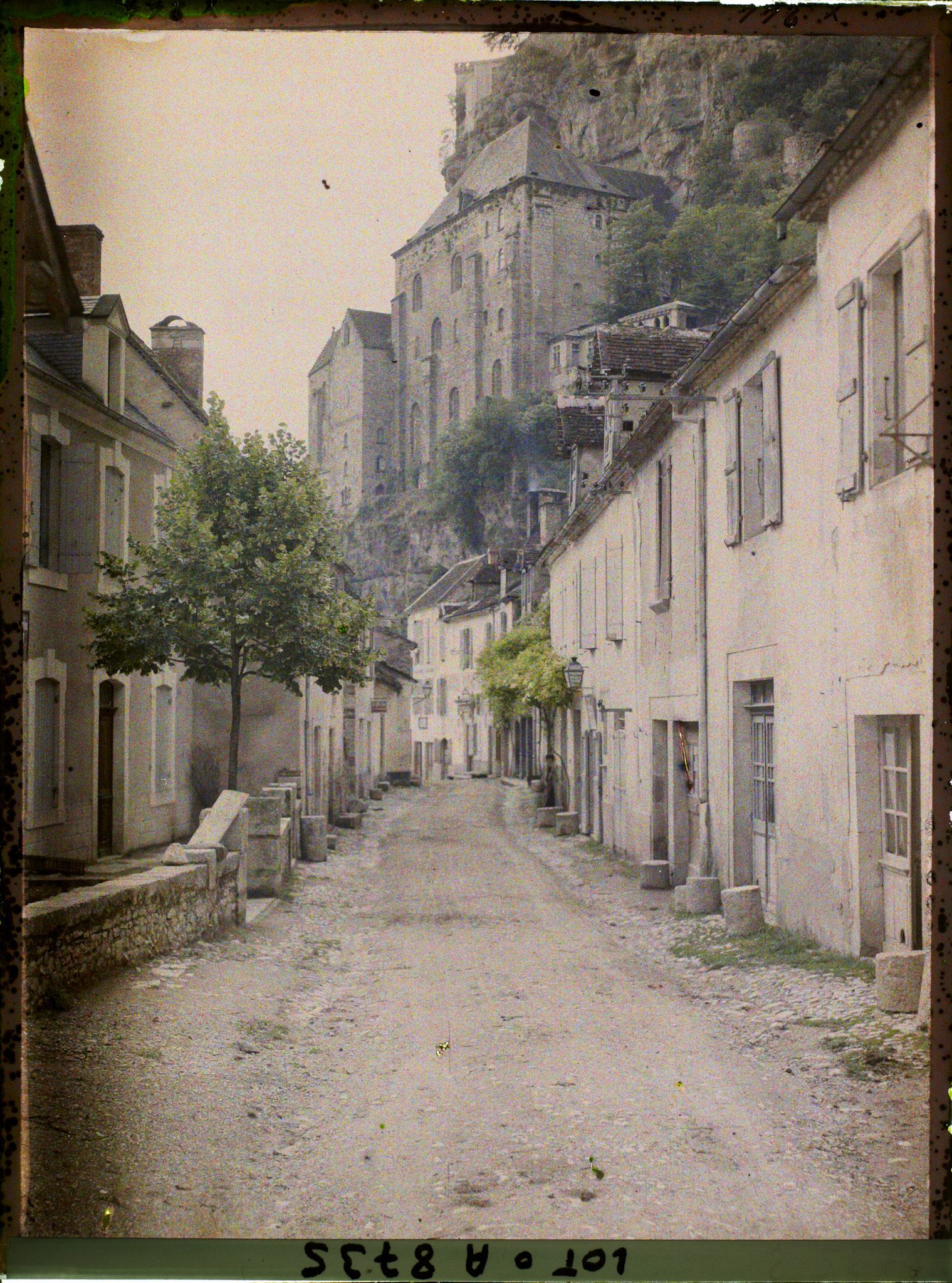 Image représentant France, Roc-Amadour, La principale rue avec l'Eglise