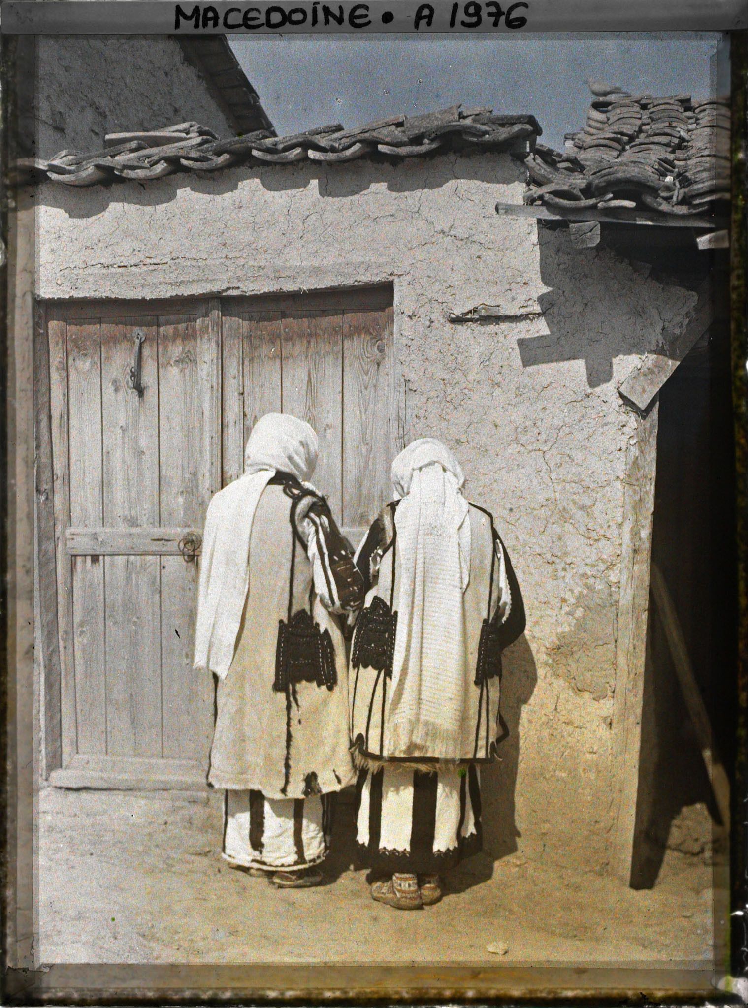 Image représentant Mêmes femmes vues de dos