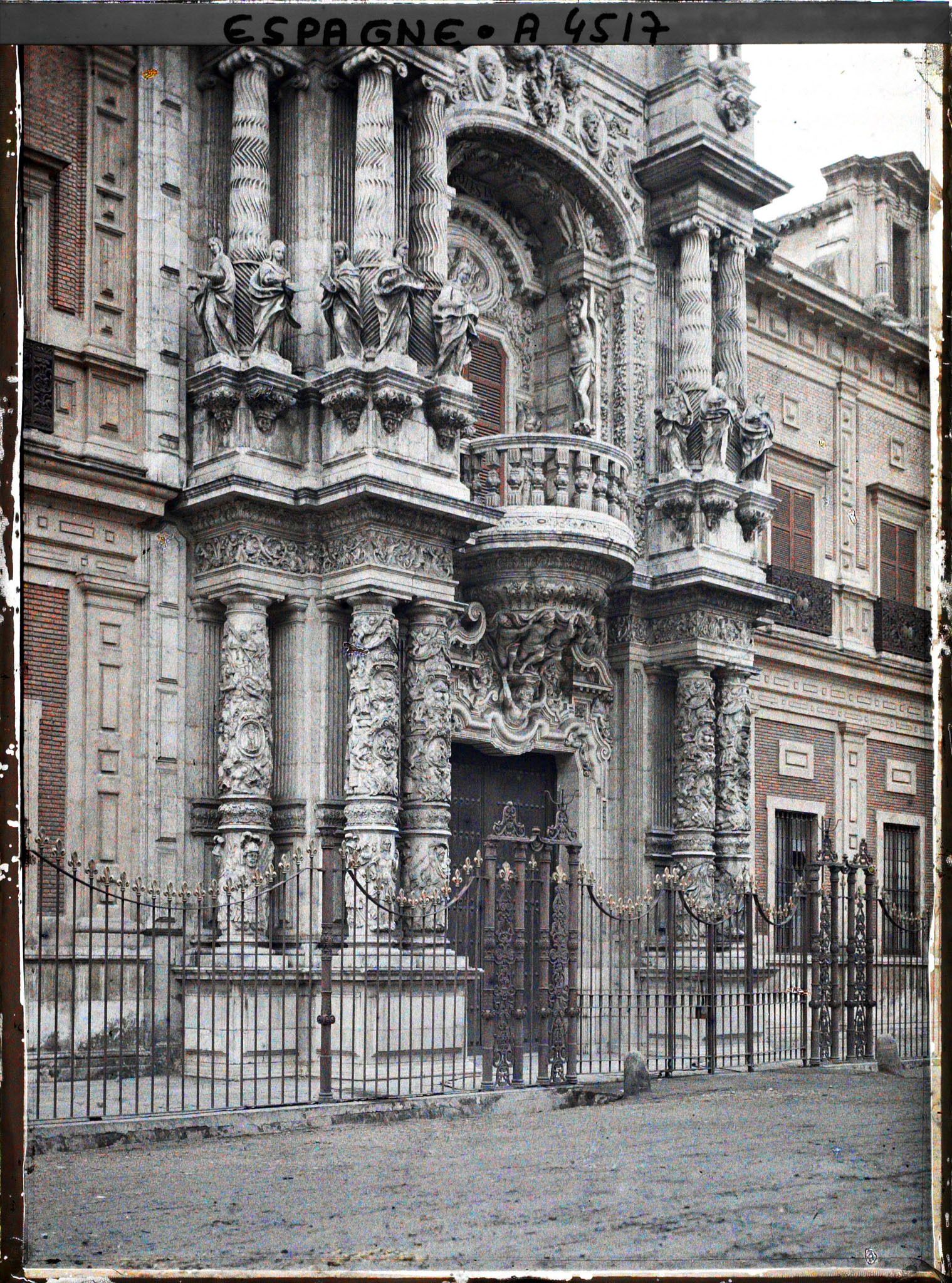 Image représentant Espagne, Séville, Entrée Del Palacio de Sn Telmo , Palais du Duc de Montpensier