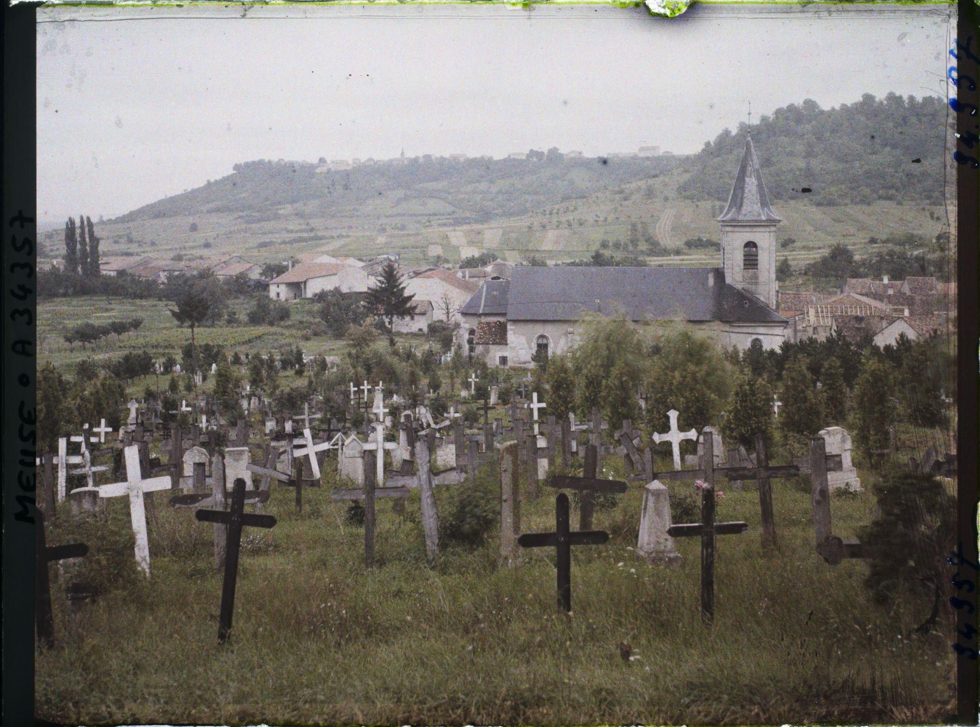 Image représentant France, Viéville, Panorama sur le cimetière Allemand, le Village et, sur la Crête, le Village d'Hattonchâtel