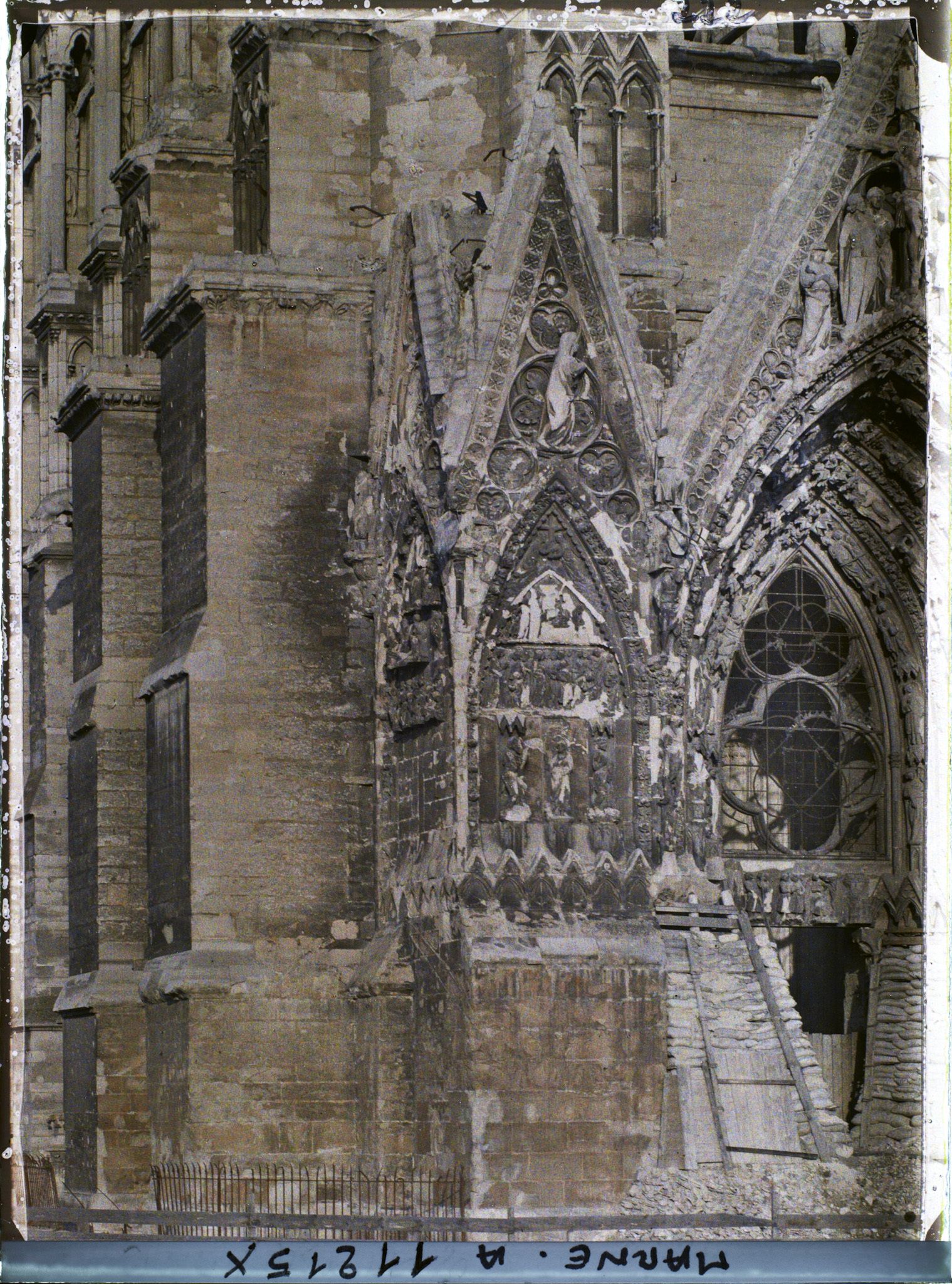 Image représentant Détail de la cathédrale, angle gauche