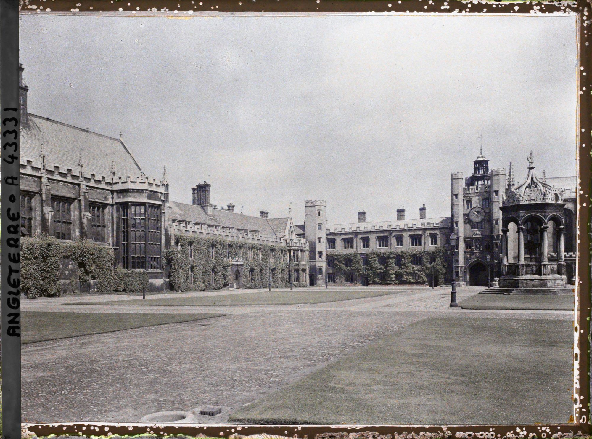 Image représentant La première cour du Trinity College