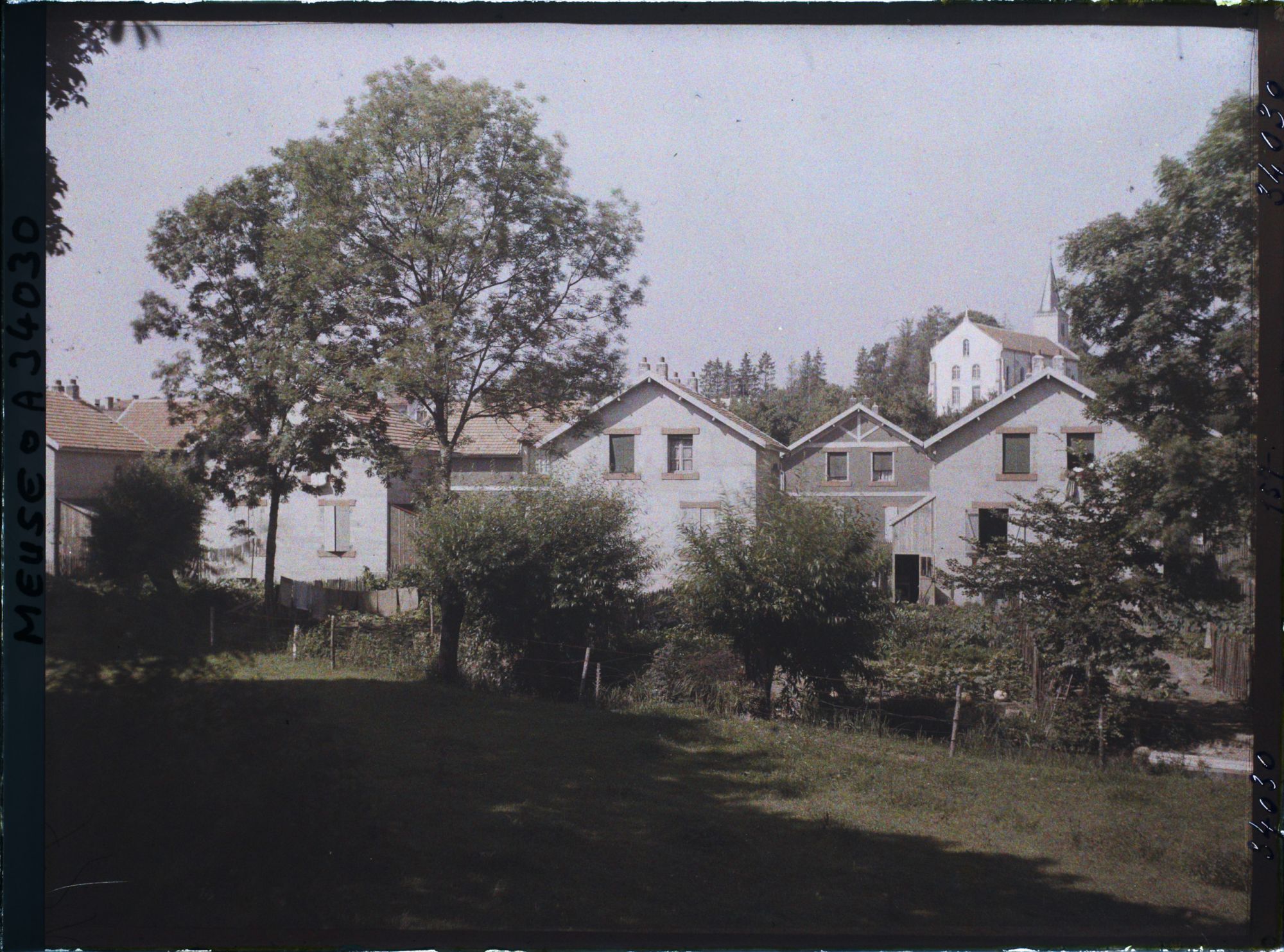Image représentant France, Glorieux, Une partie du Village reconstruit et l'Eglise