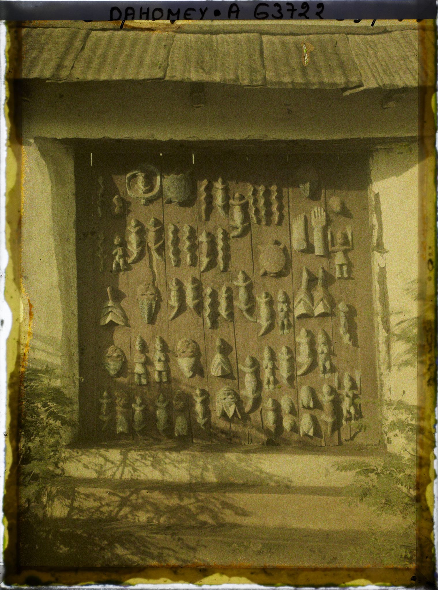 Image représentant La porte du palais du roi Tôli