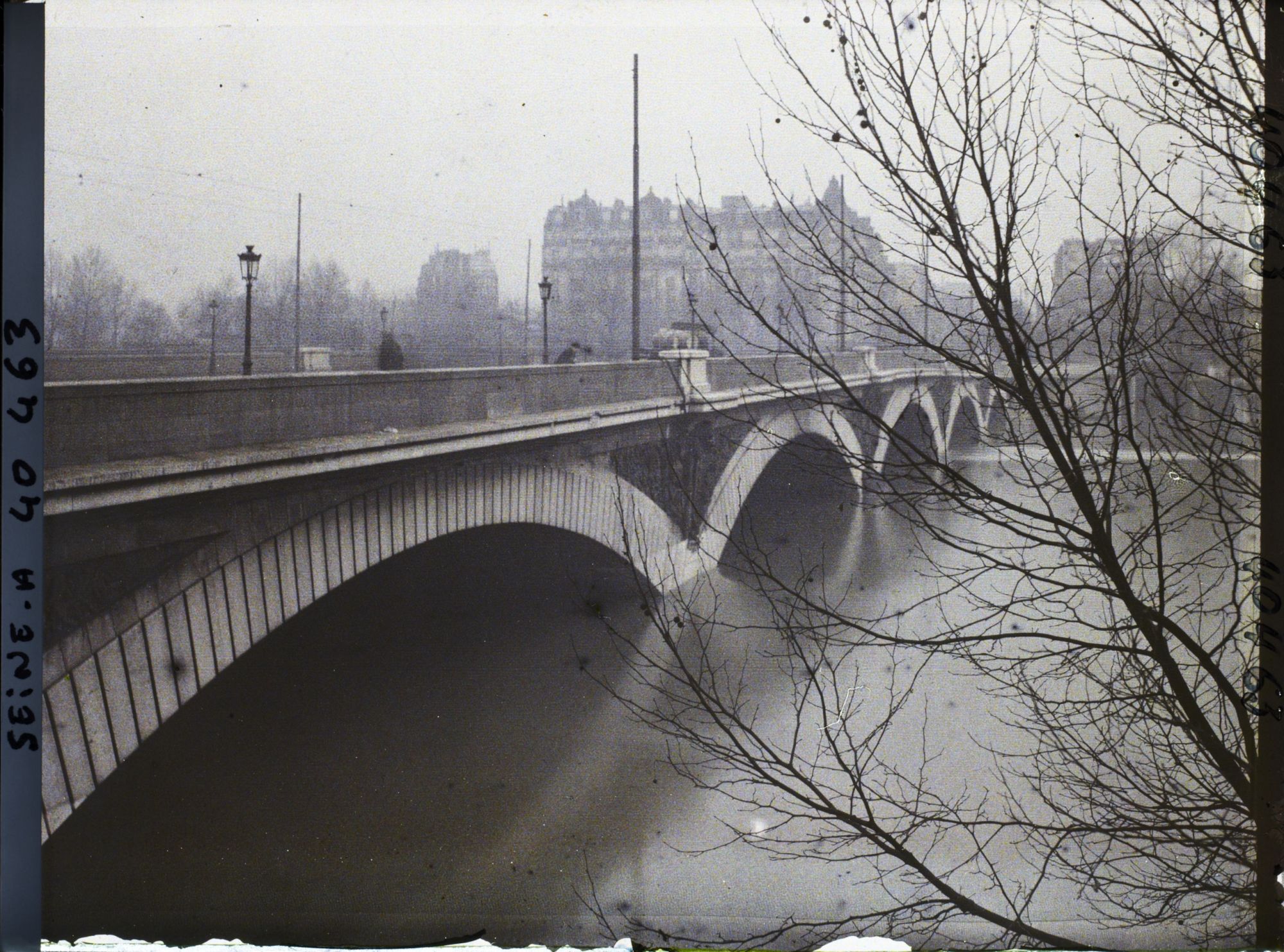 Image représentant La crue de la Seine au pont d'Austerlitz