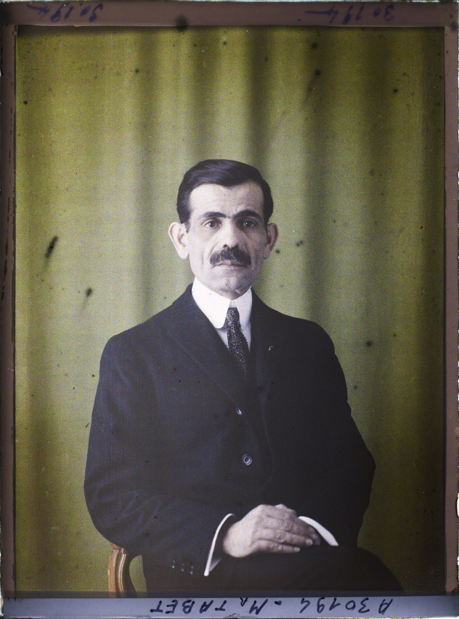 Image représentant https://musee-albert-kahn.s-museum.fr/home/NWQ2OTAwYzNmYjZlZTk1ZWQwODJmMjY4L2dlbmVyaWMtbm90aWNlLXRhYi9hdXRob3JpdHkvNjE3YTc5ZjVjZjhiODk2OGIzMzM3ZDIx/5d6900c3fb6ee95ed082f268/generic-notice-tab/authority/617a79ebcf8b8968b3337819 Monsieur Ayyub Tabet