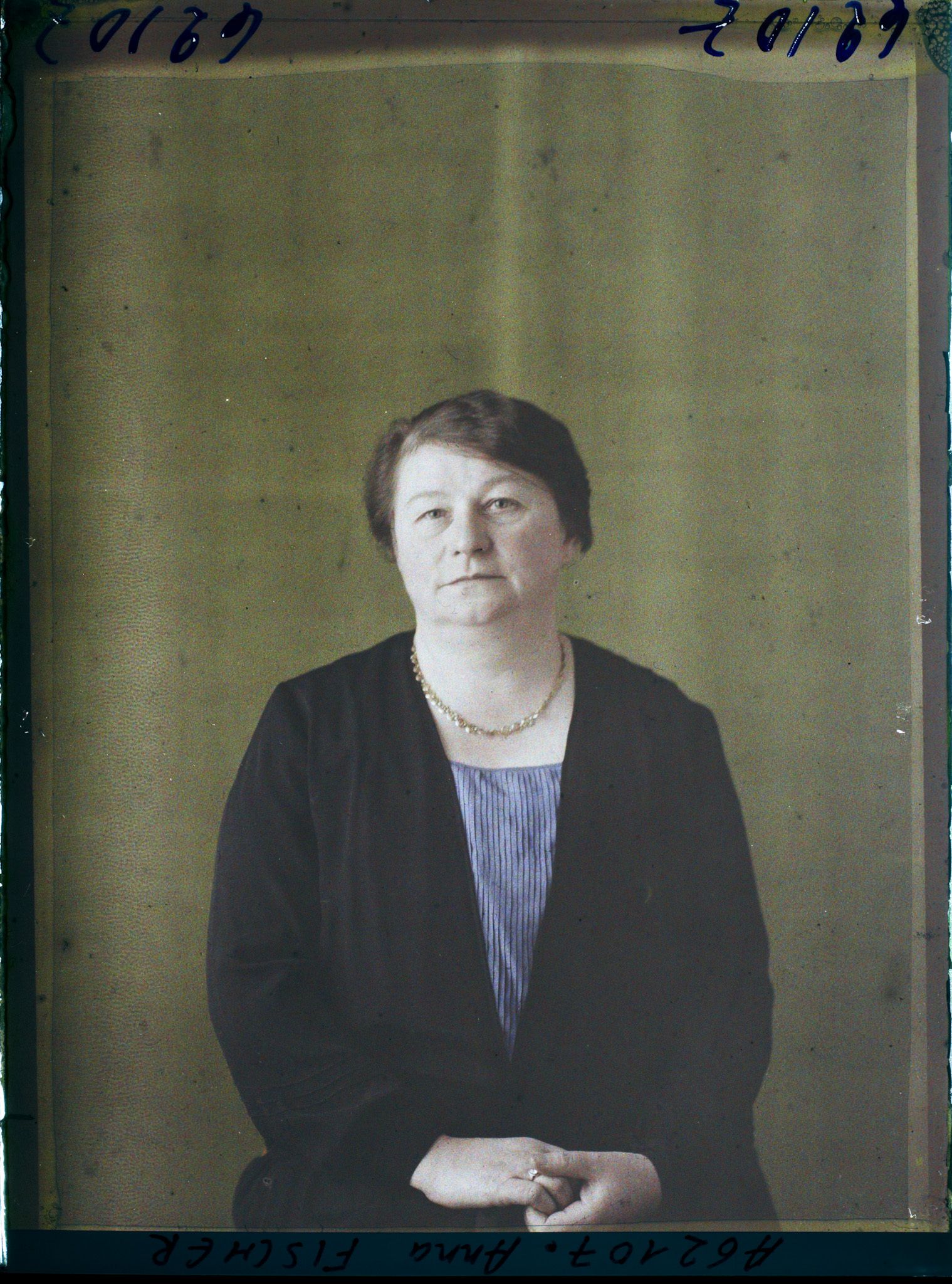 Image représentant https://musee-albert-kahn.s-museum.fr/home/NWQ2OTAwYzNmYjZlZTk1ZWQwODJmMjY4L2dlbmVyaWMtbm90aWNlLXRhYi9hdXRob3JpdHkvNjE3YTc5ZjVjZjhiODk2OGIzMzM3ZDIx/5d6900c3fb6ee95ed082f268/generic-notice-tab/authority/617a79ebcf8b8968b3336d36 Madame Anna Fischer