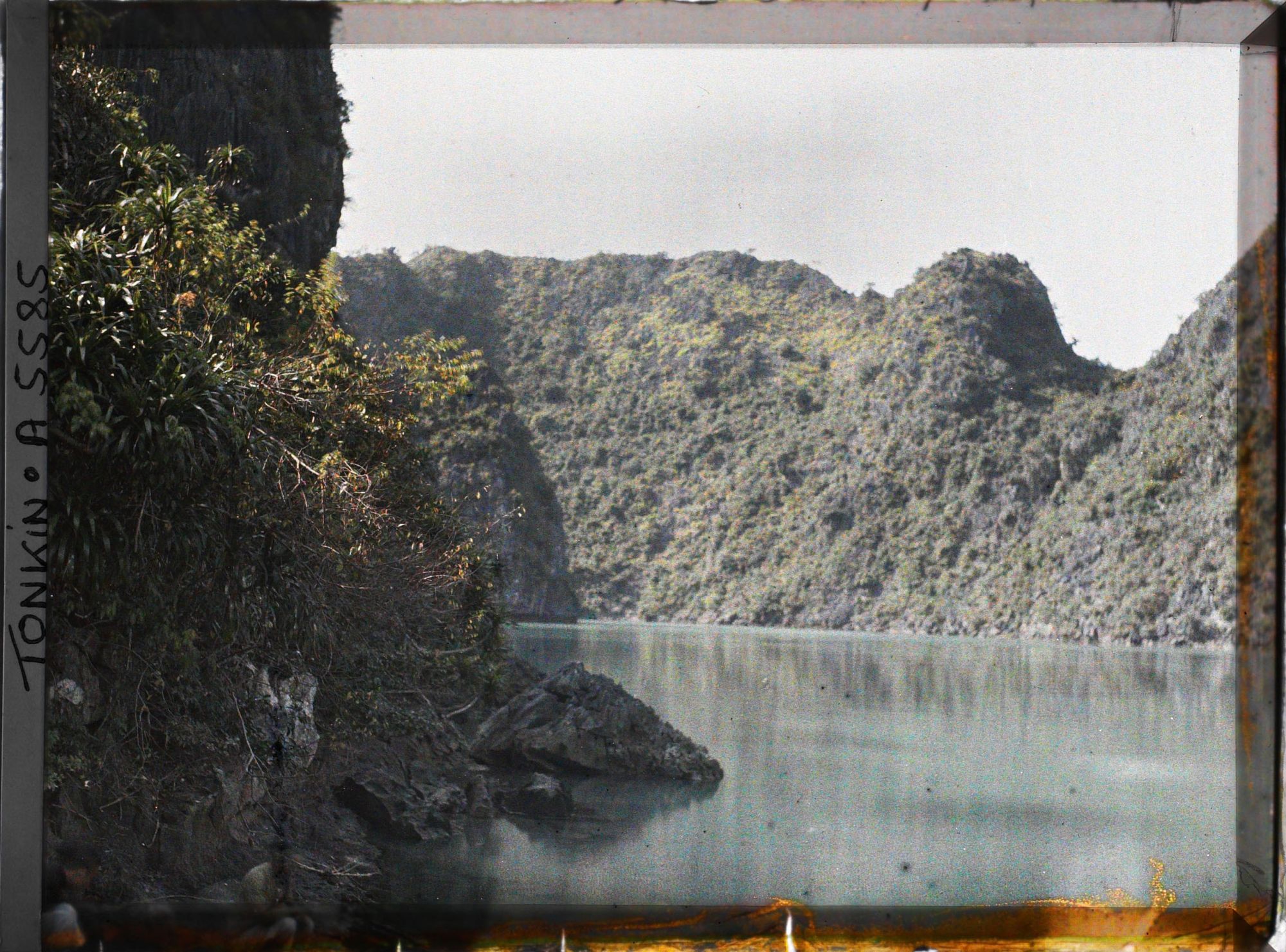 Image représentant Cirque intérieur, près de " Port Bayard " (Groupe de la Surprise)