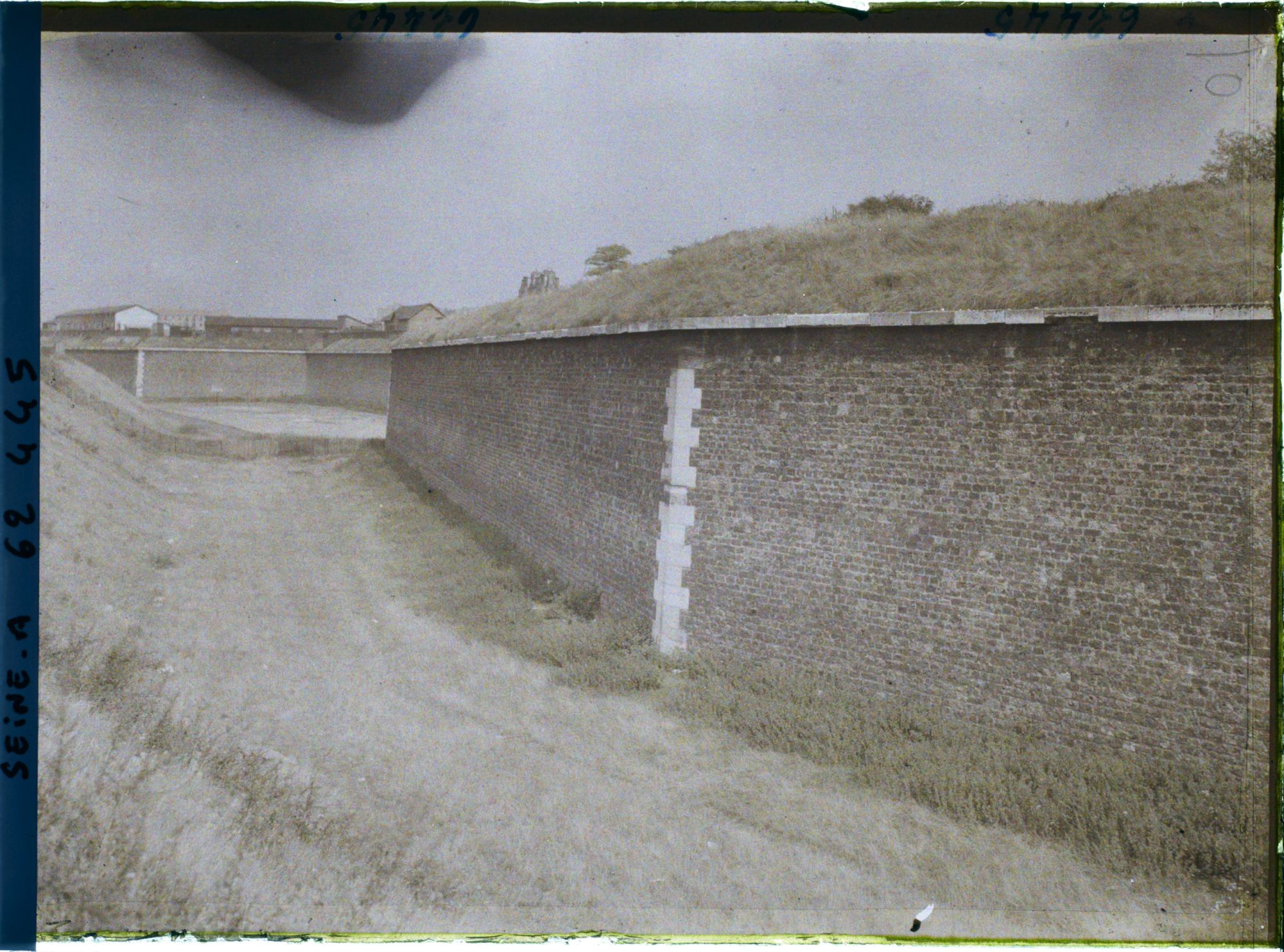 Image représentant Les fortifications (entre les portes de Clichy et St-Ouen)