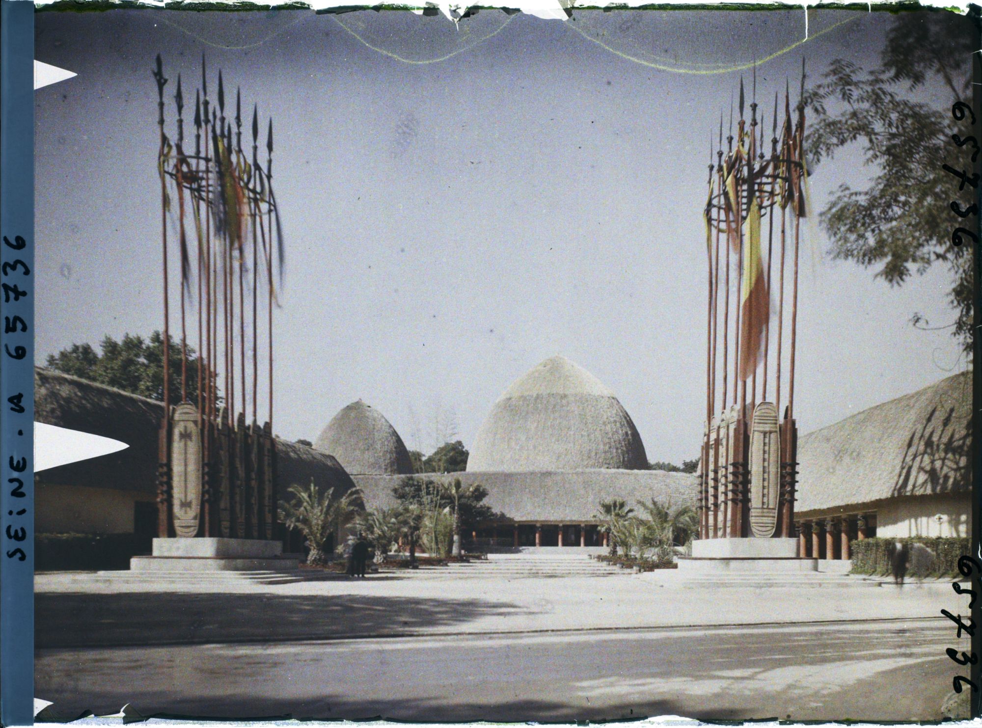 Image représentant L'Exposition Coloniale Internationale de 1931, le pavilllon du Congo belge