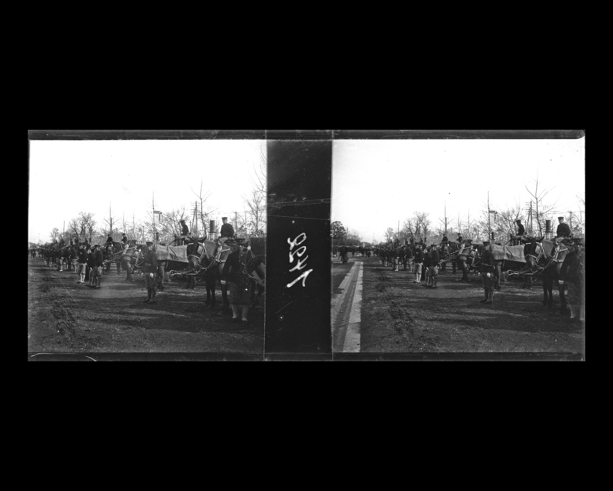 Image représentant Près du parc Hibiya, préparatifs pour la revue des pompiers