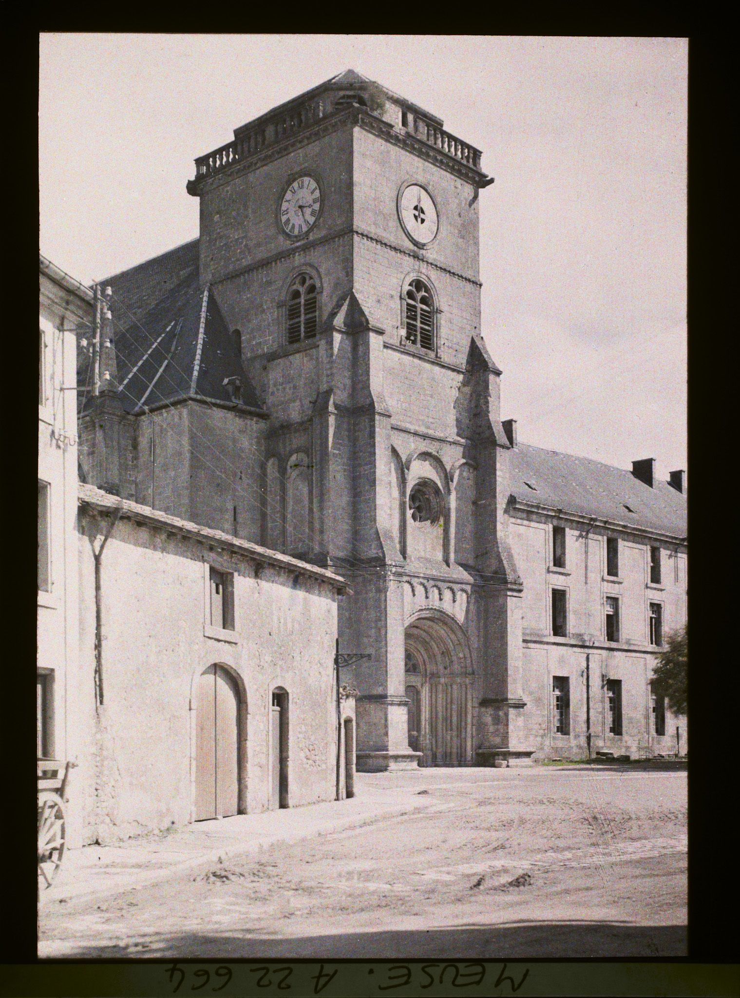 Image représentant France, St Mihiel, Façade de St Michel