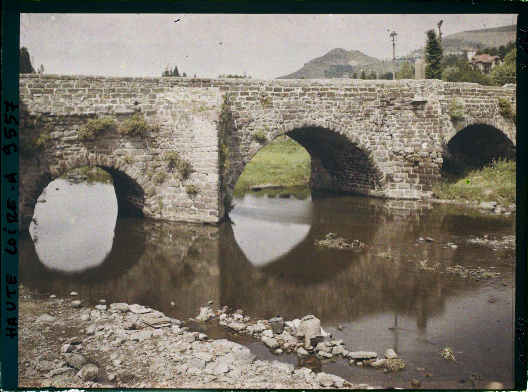 Image représentant Le pont Vieux enjambant le Dolaizon