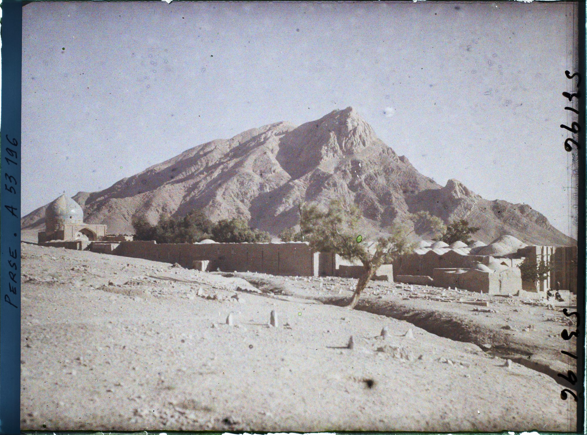 Image représentant Vue sur le village et son piton rocheux
